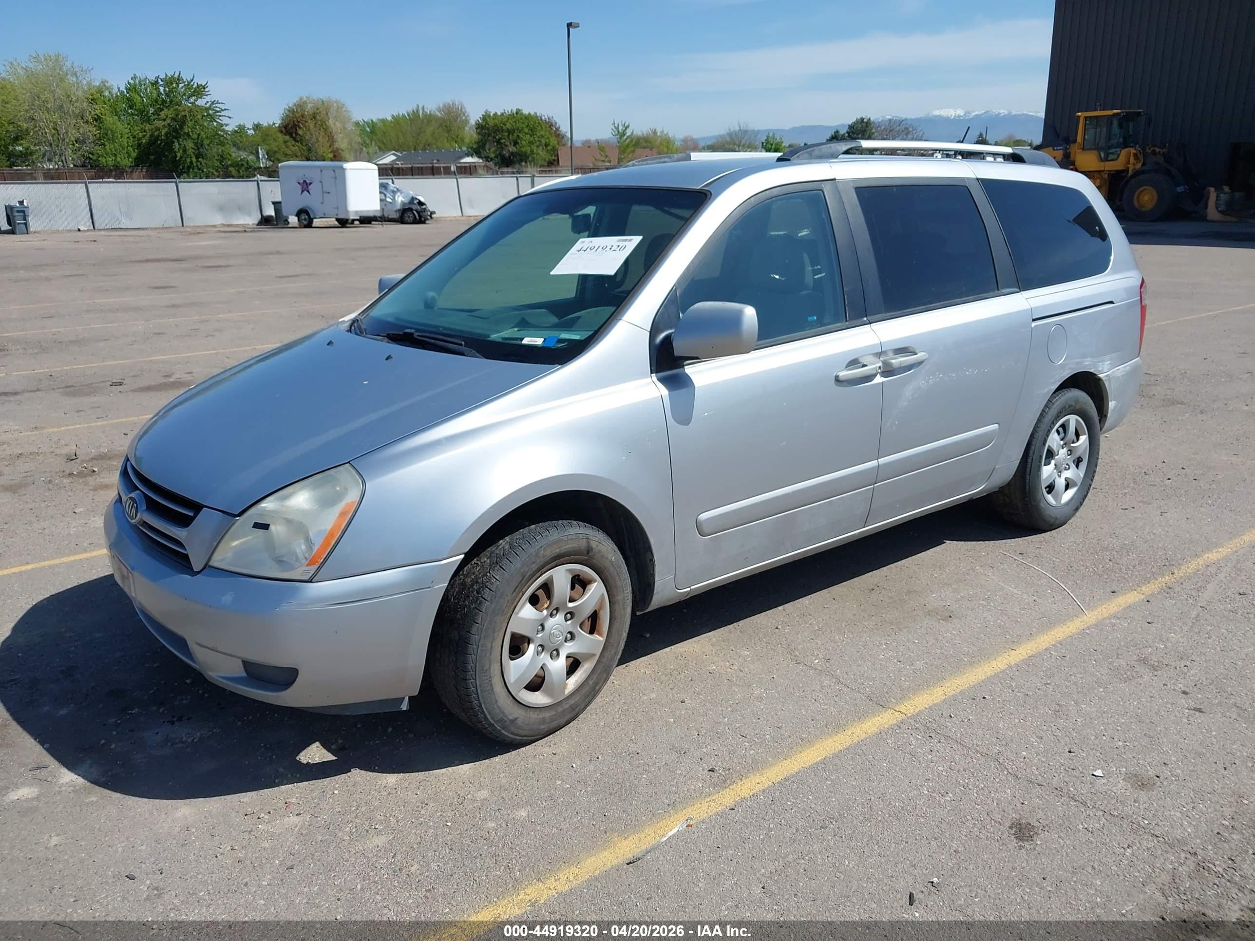 KIA SEDONA image 2