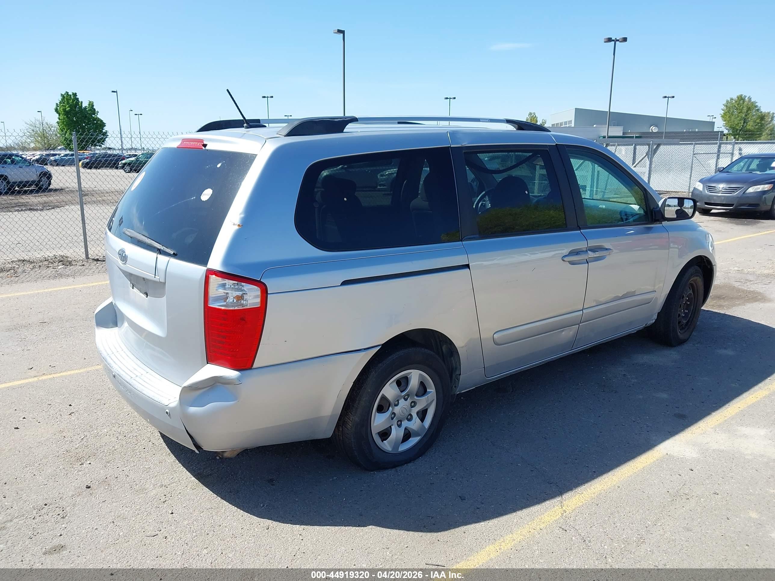 KIA SEDONA image 4