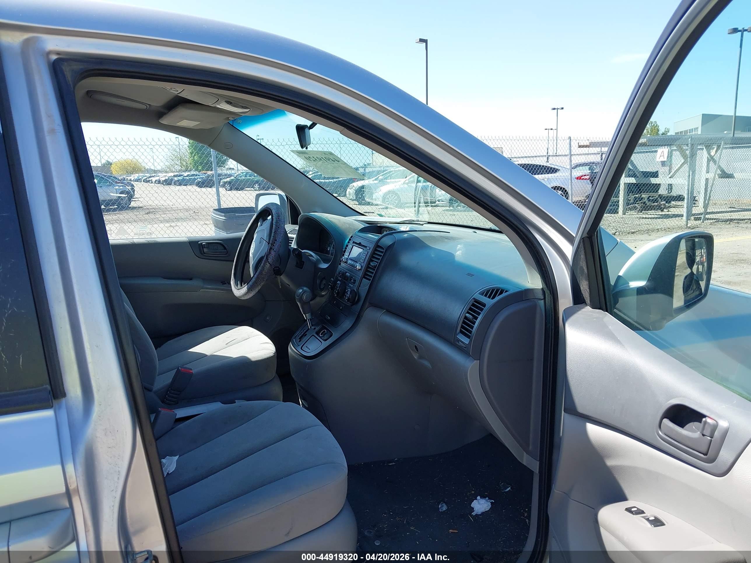 KIA SEDONA image 5