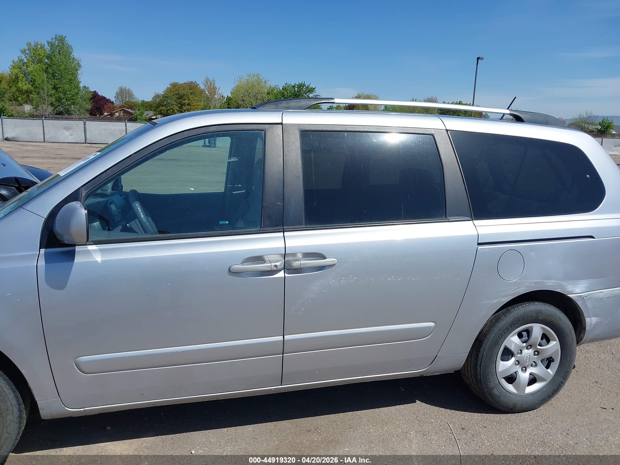 KIA SEDONA image 6