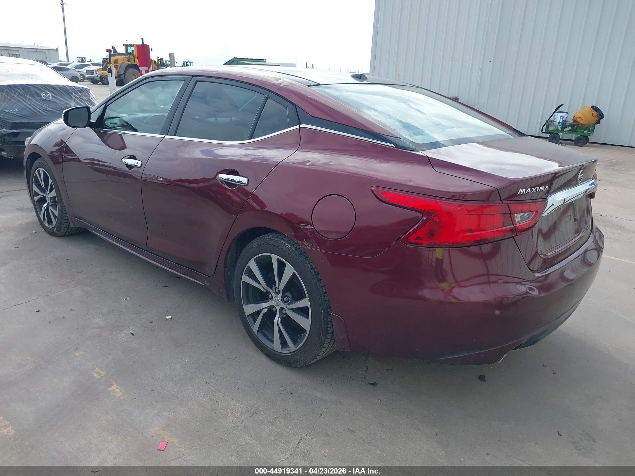 NISSAN MAXIMA image 3