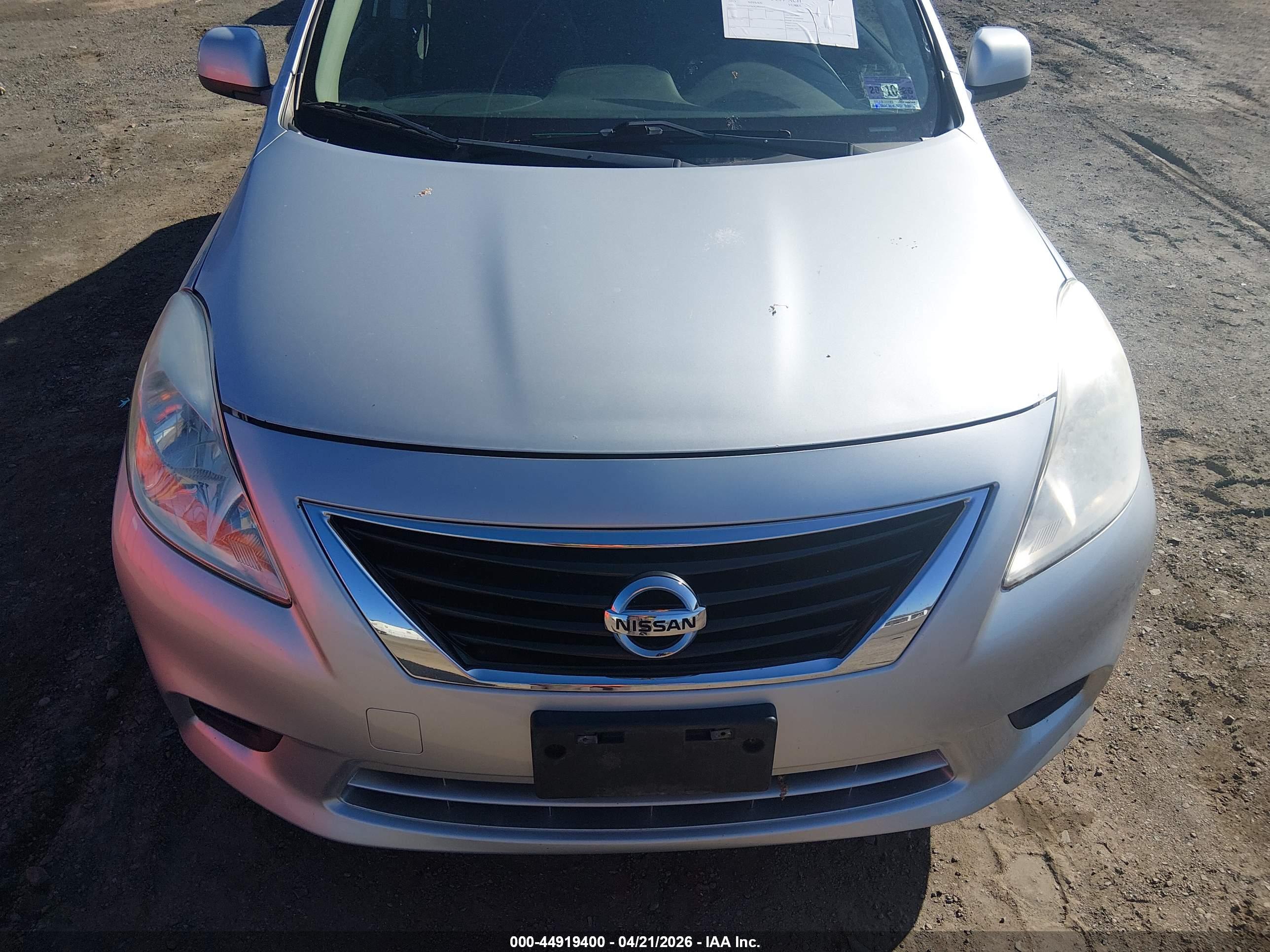 NISSAN VERSA image 6