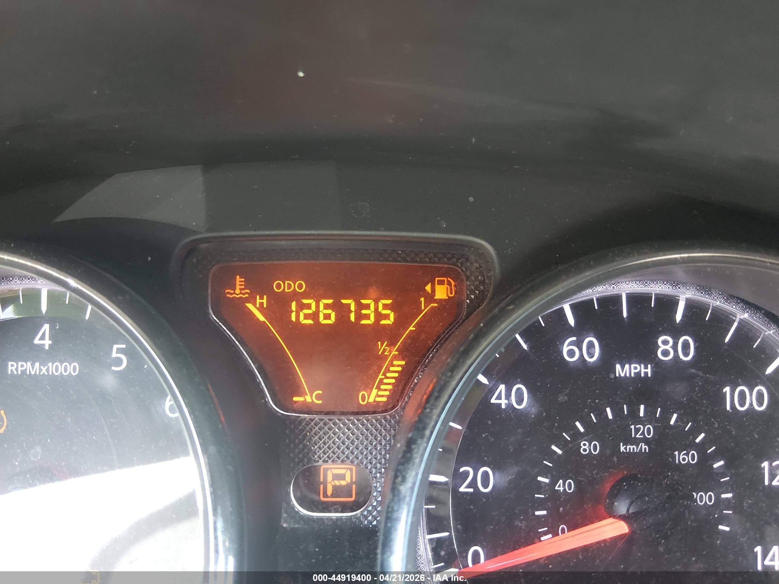 NISSAN VERSA image 7