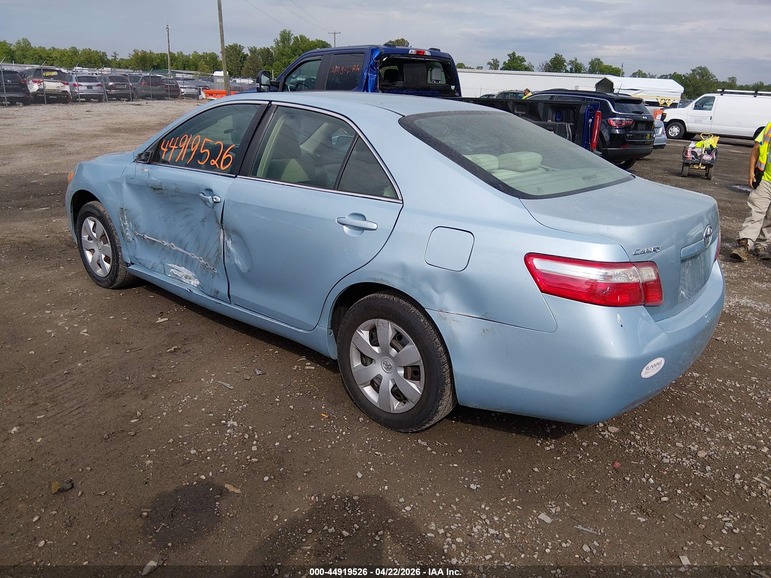 TOYOTA CAMRY image 3