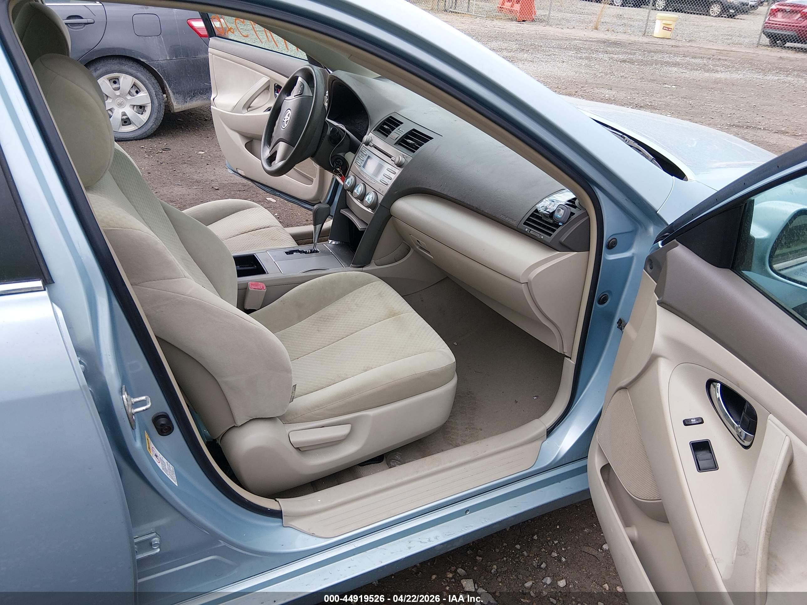 TOYOTA CAMRY image 5