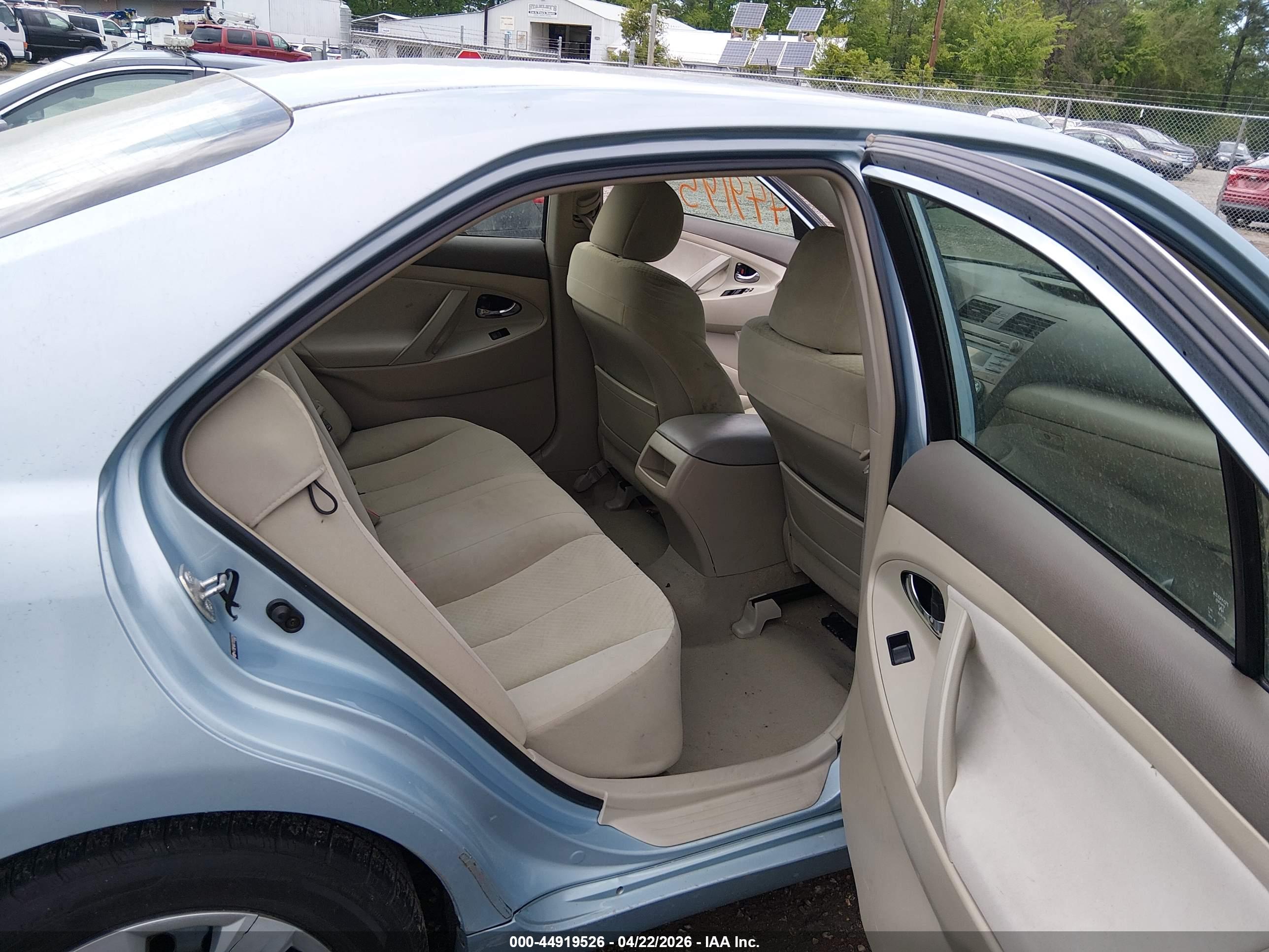 TOYOTA CAMRY image 8