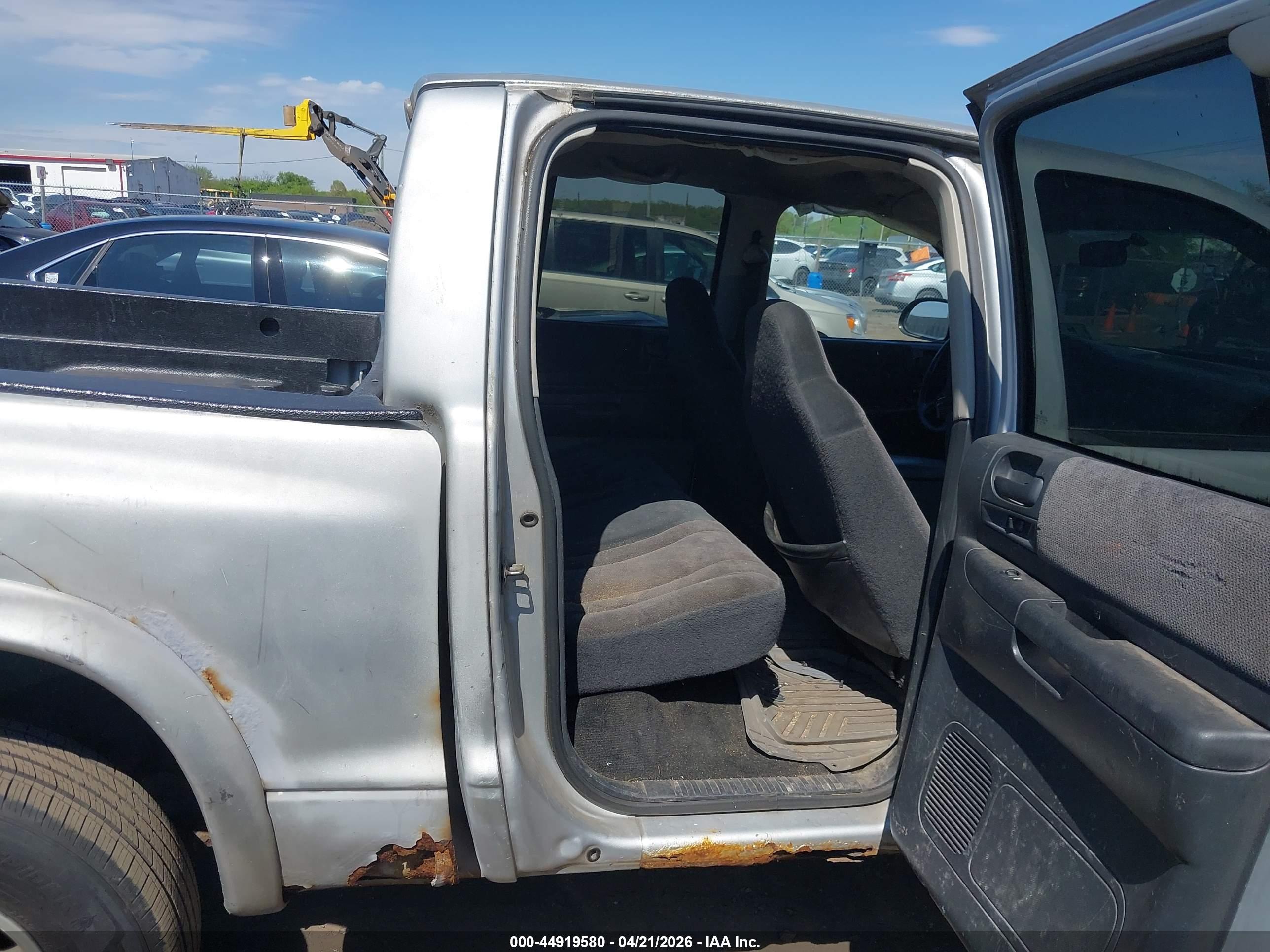 DODGE DAKOTA image 8