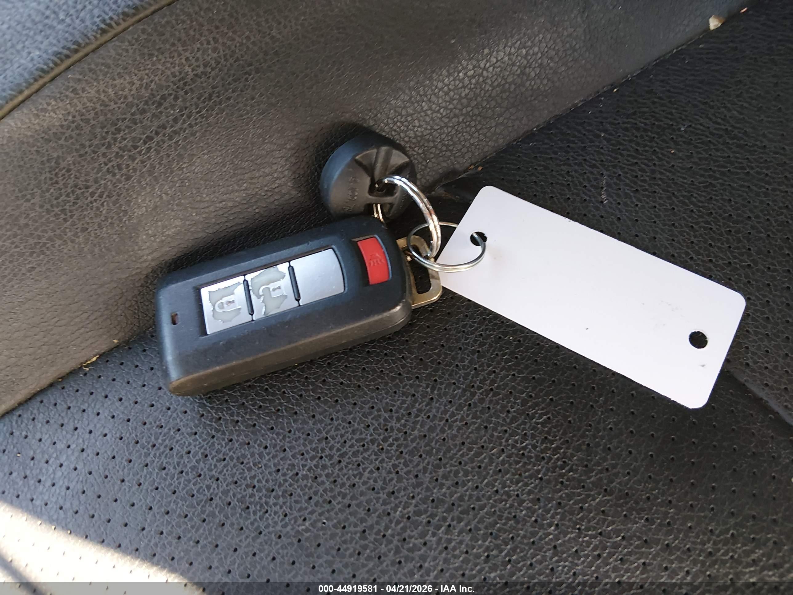 MITSUBISHI OUTLANDER image 11