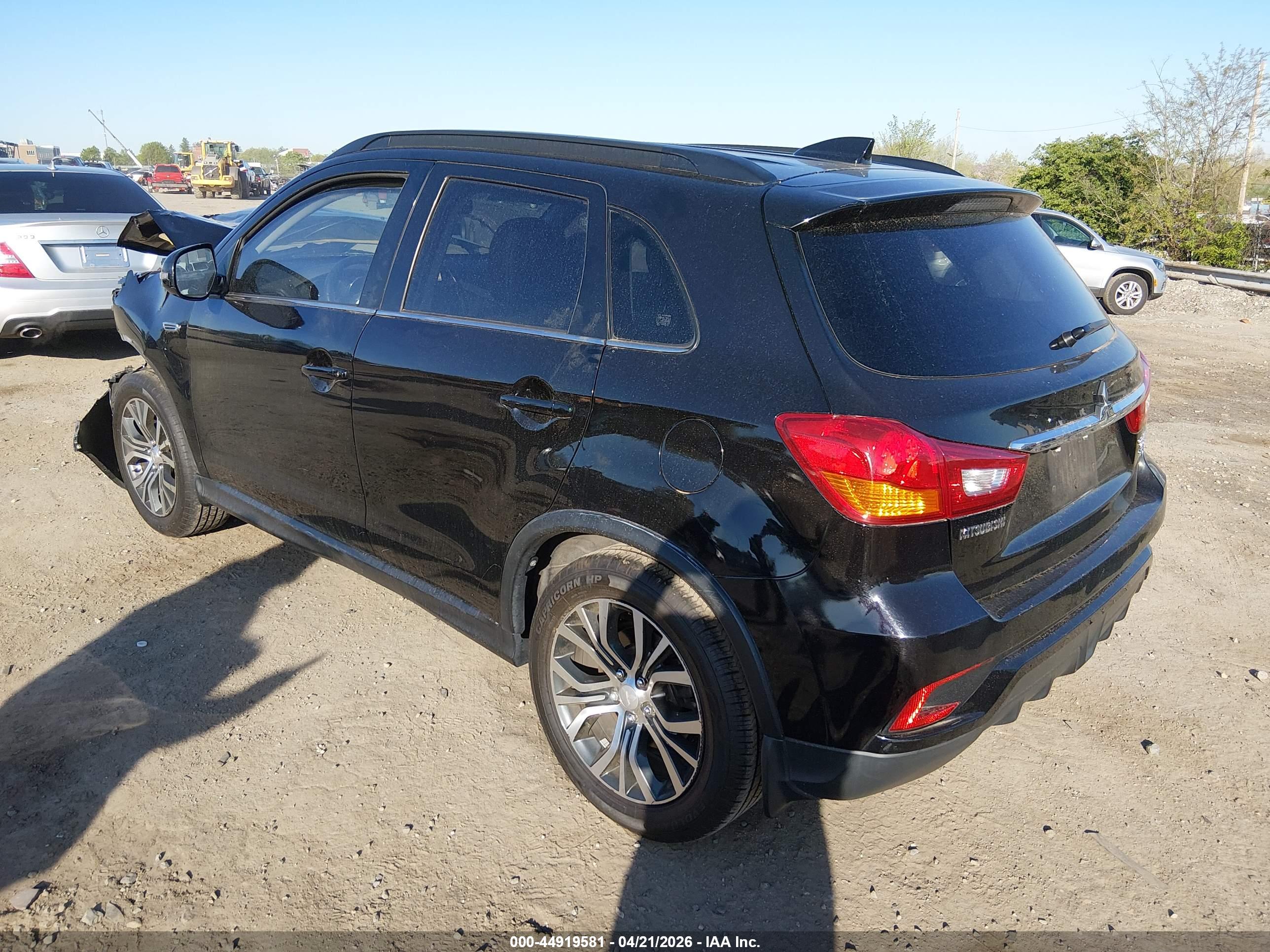 MITSUBISHI OUTLANDER image 3