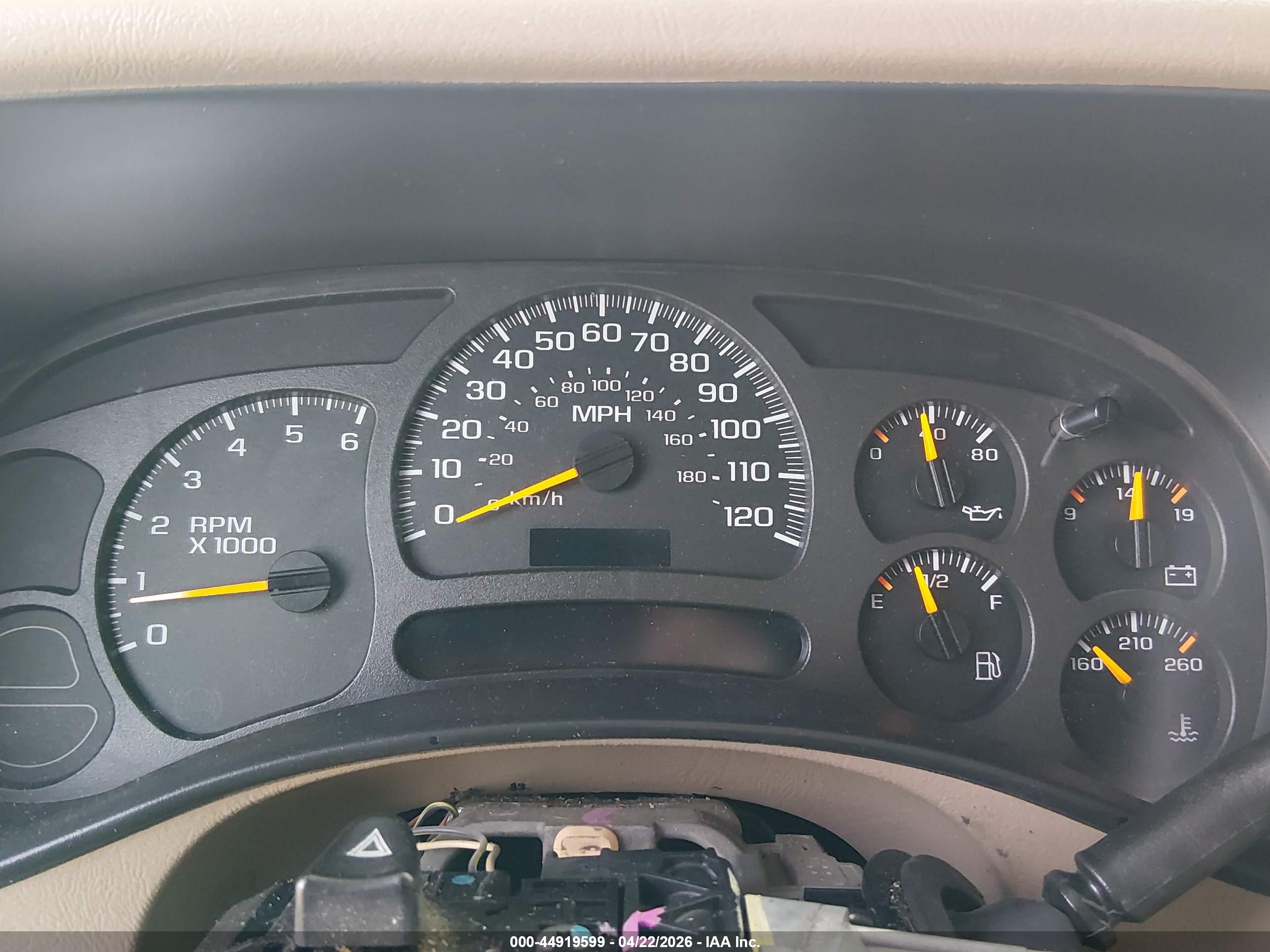 CHEVROLET SUBURBAN image 7