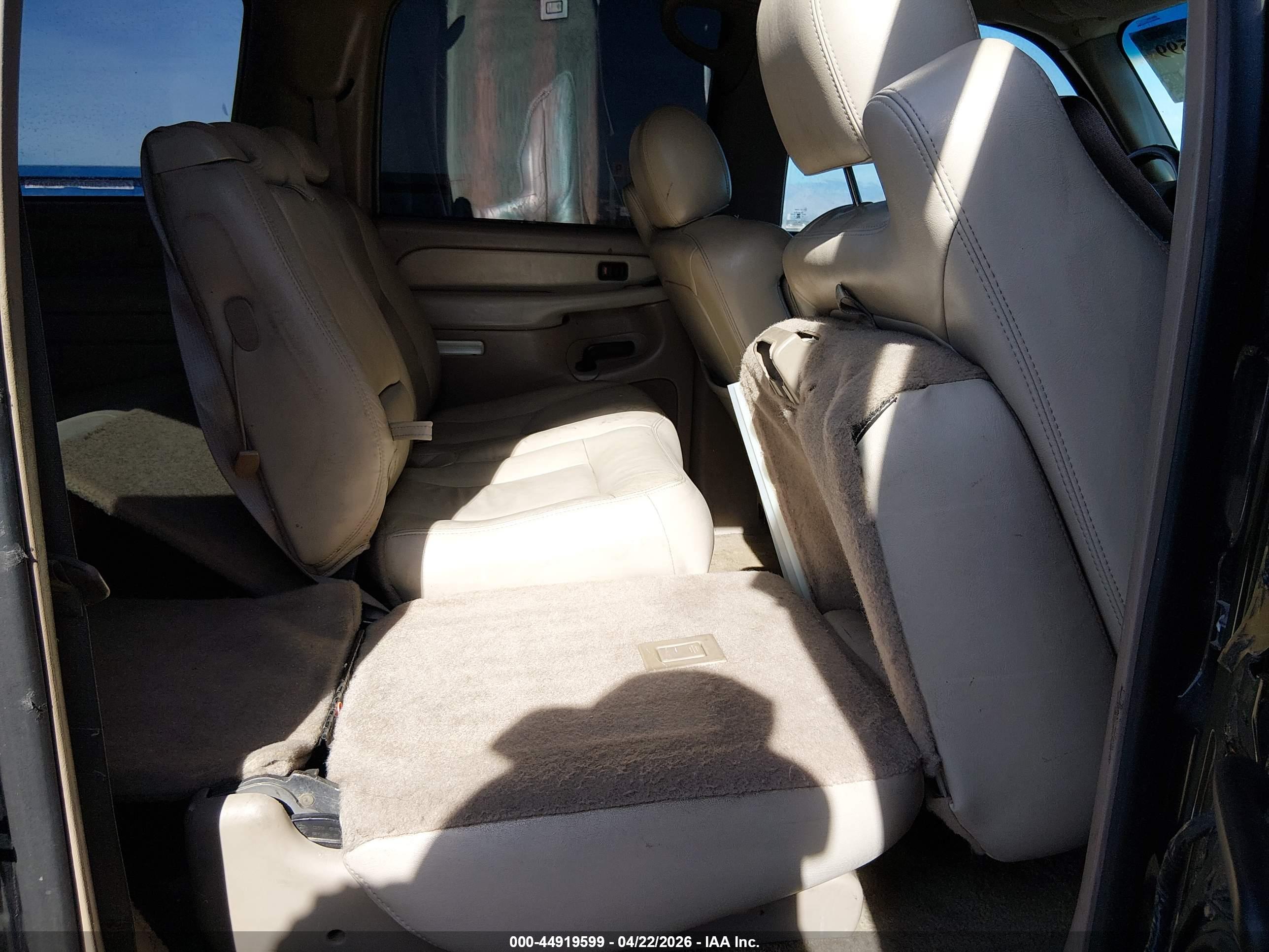 CHEVROLET SUBURBAN image 8