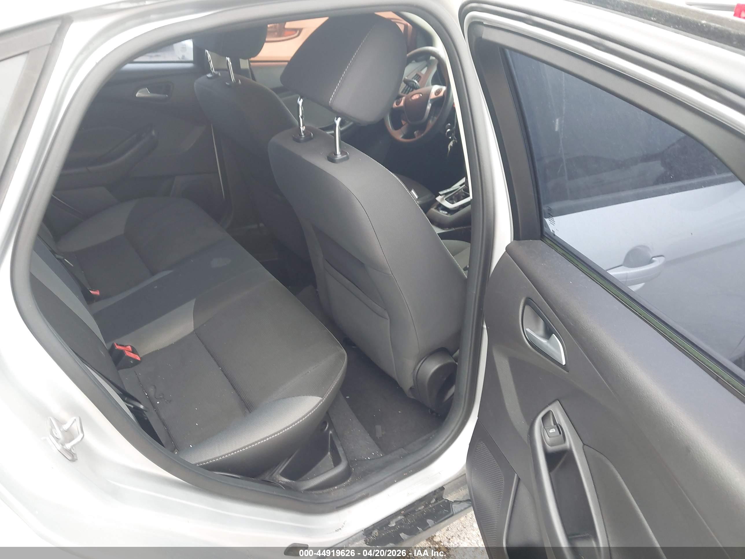 FORD FOCUS image 8