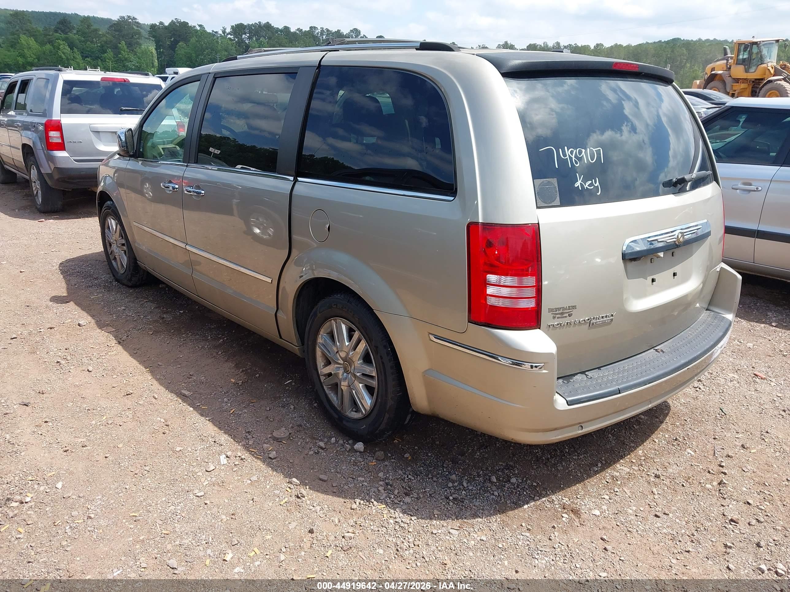 CHRYSLER TOWN image 3