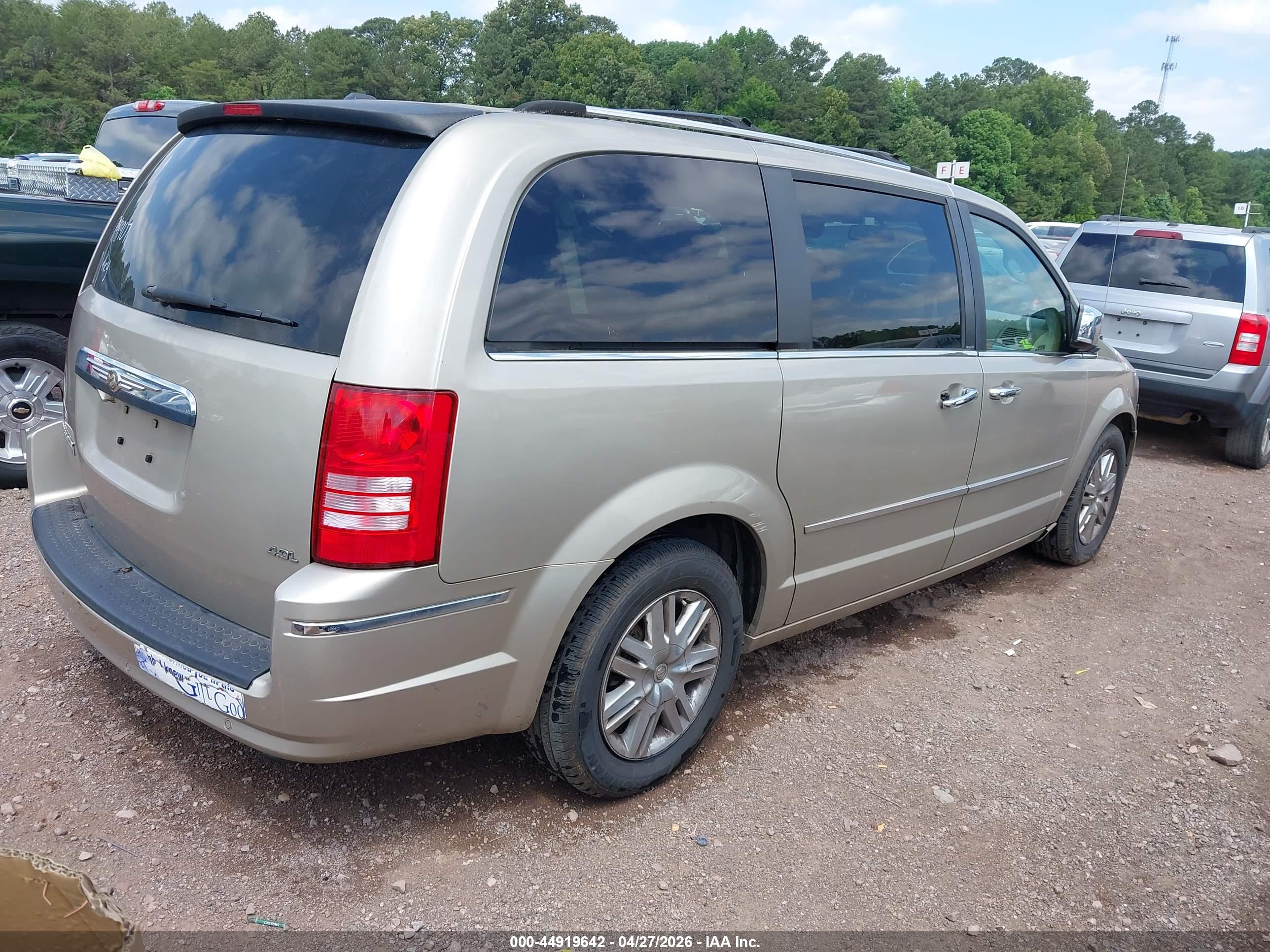 CHRYSLER TOWN image 4