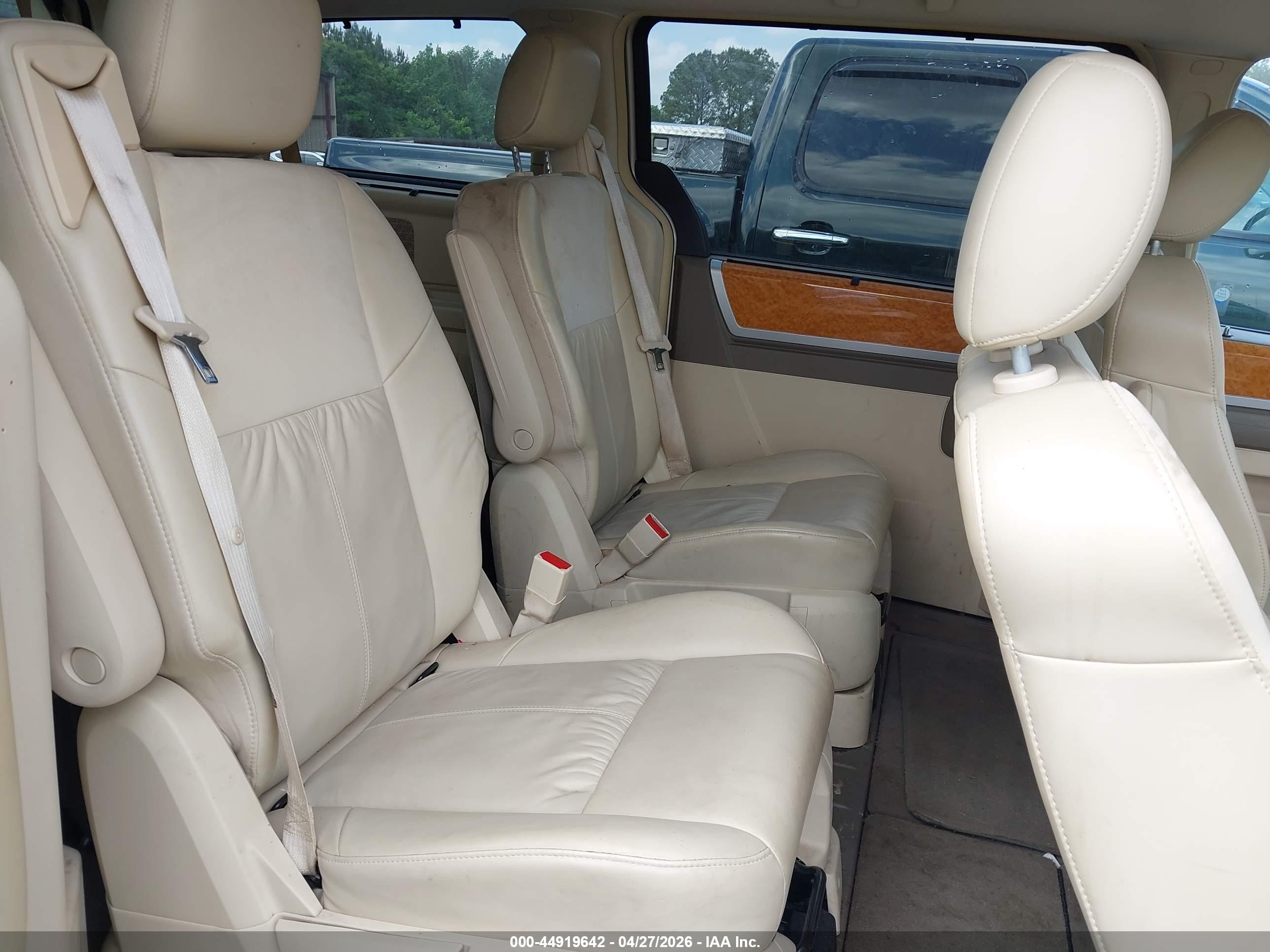 CHRYSLER TOWN image 8