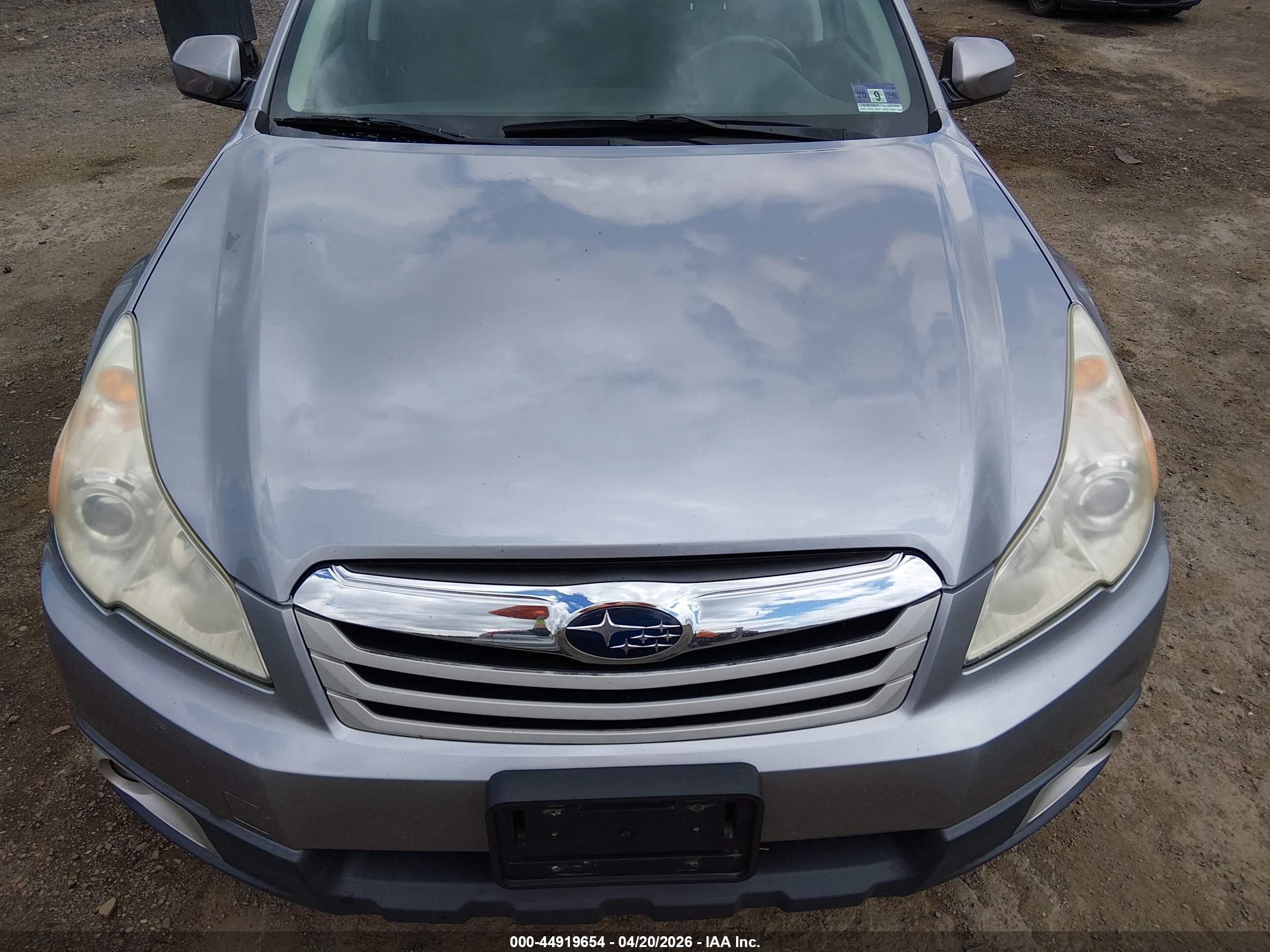SUBARU OUTBACK image 6