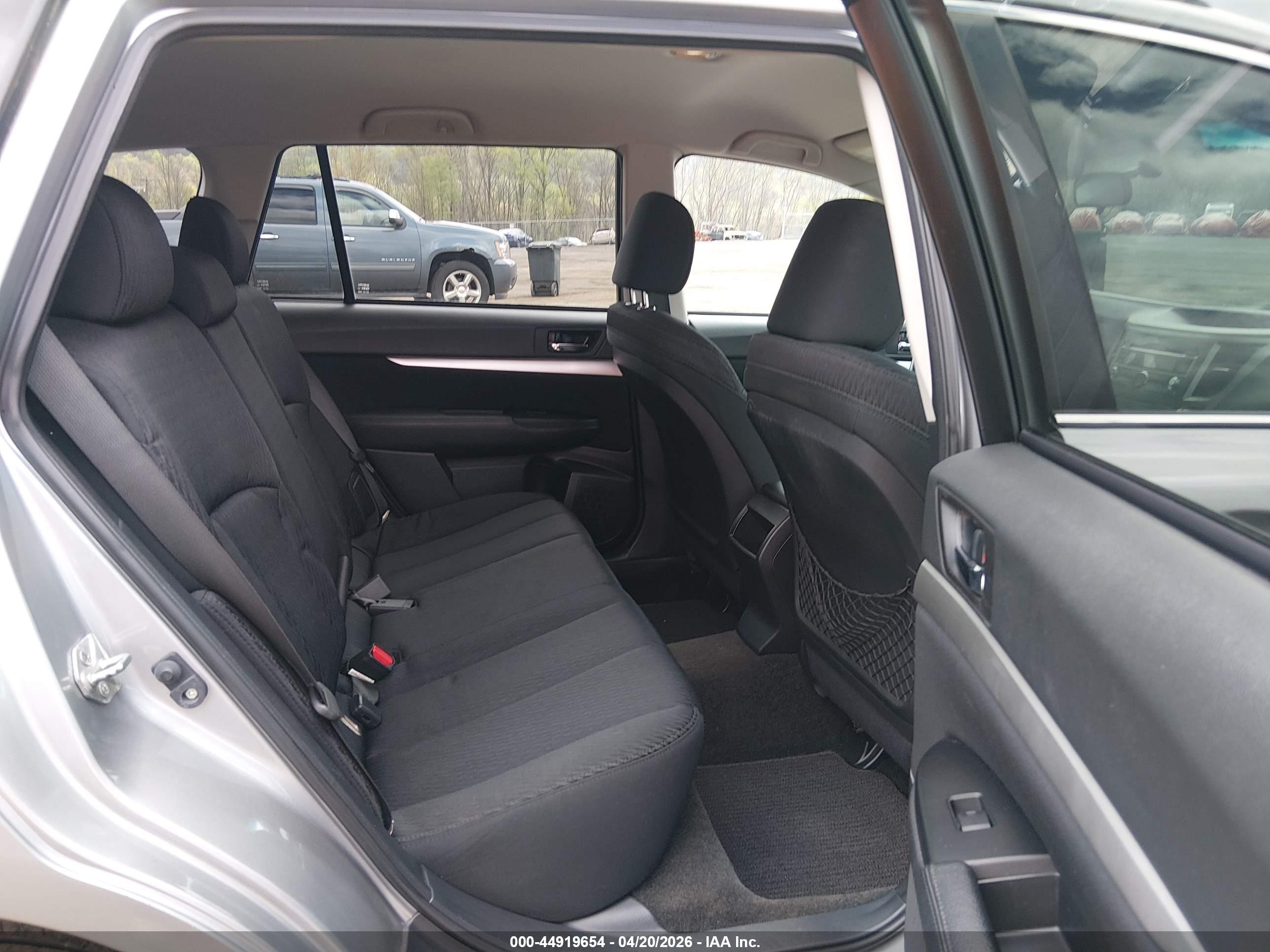 SUBARU OUTBACK image 8