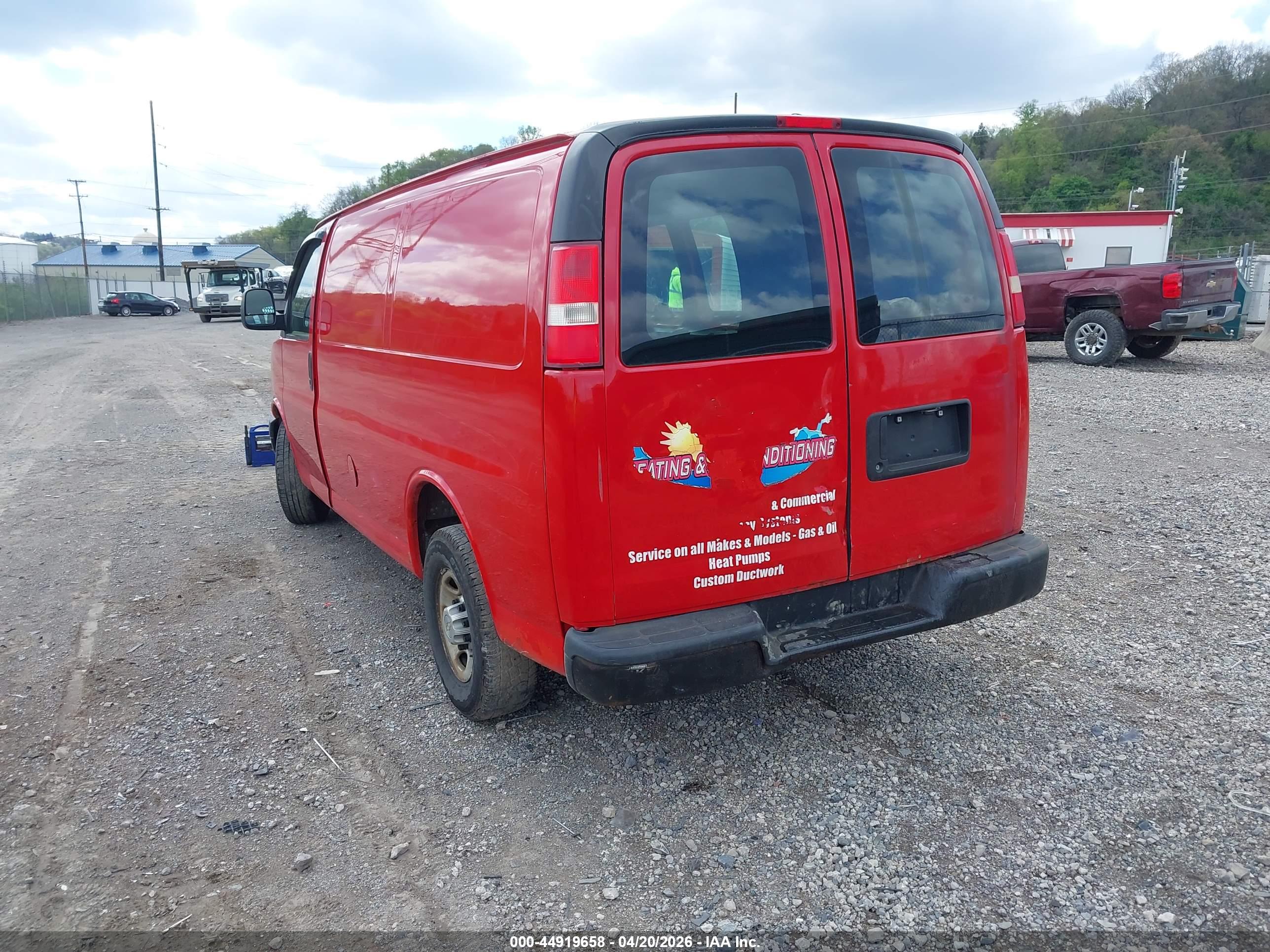 CHEVROLET EXPRESS image 3