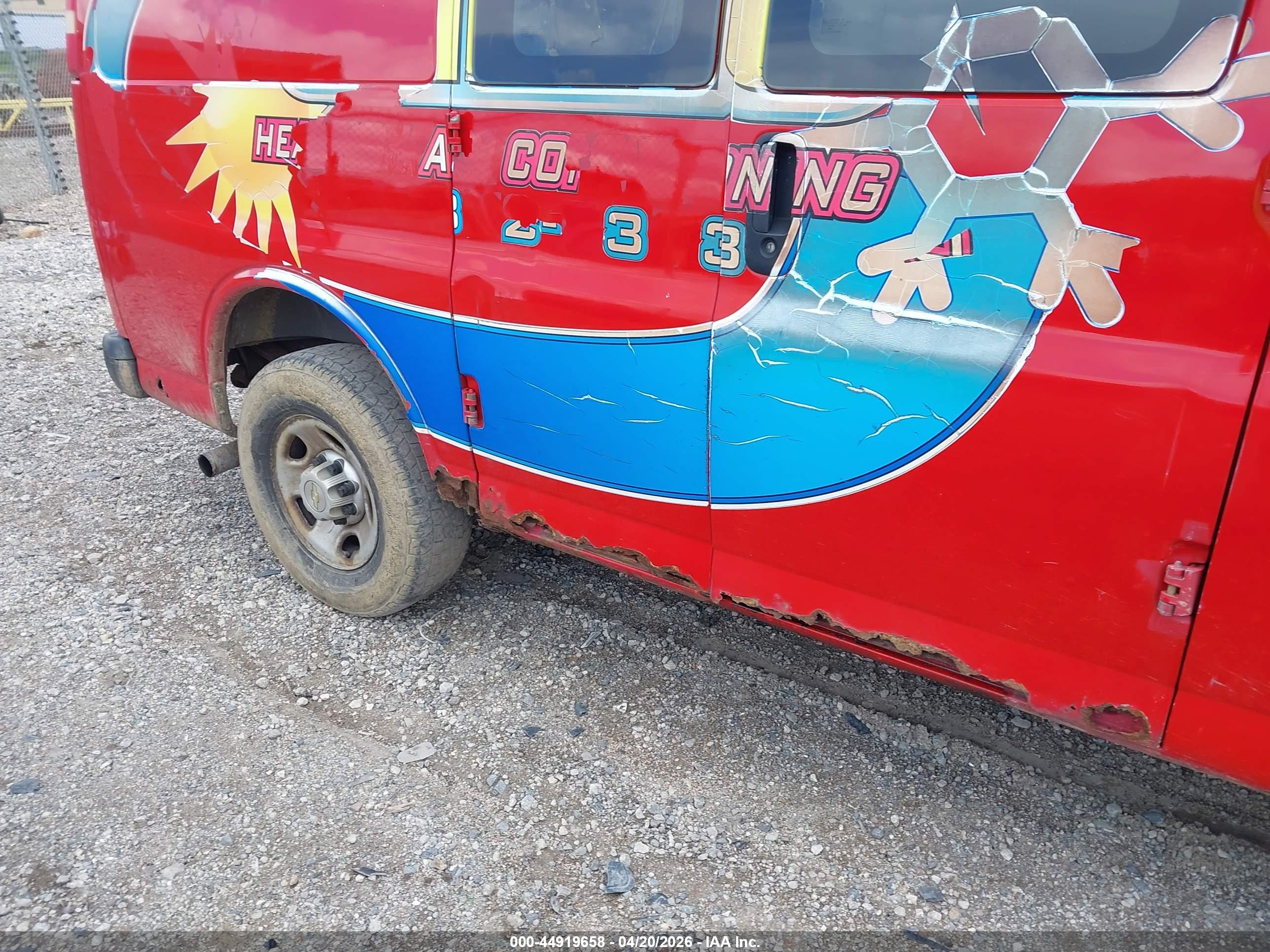 CHEVROLET EXPRESS image 6