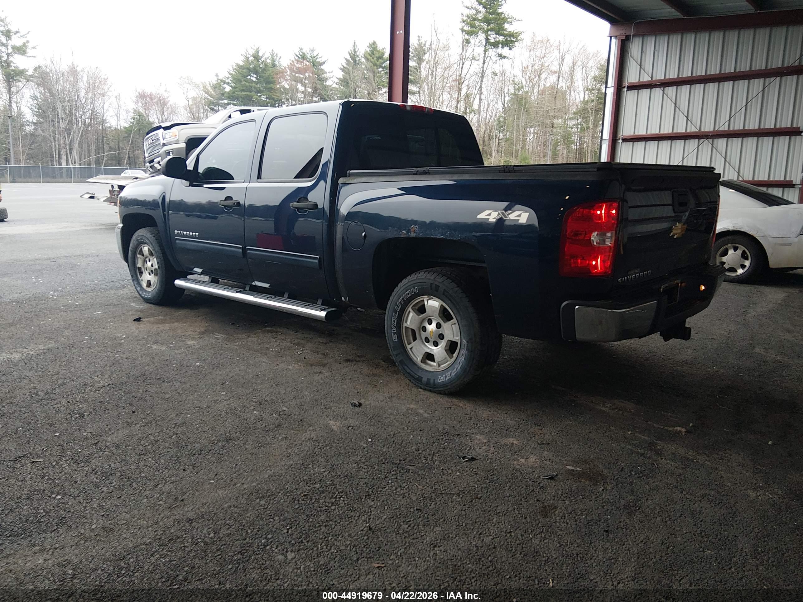 CHEVROLET SILVERADO image 3