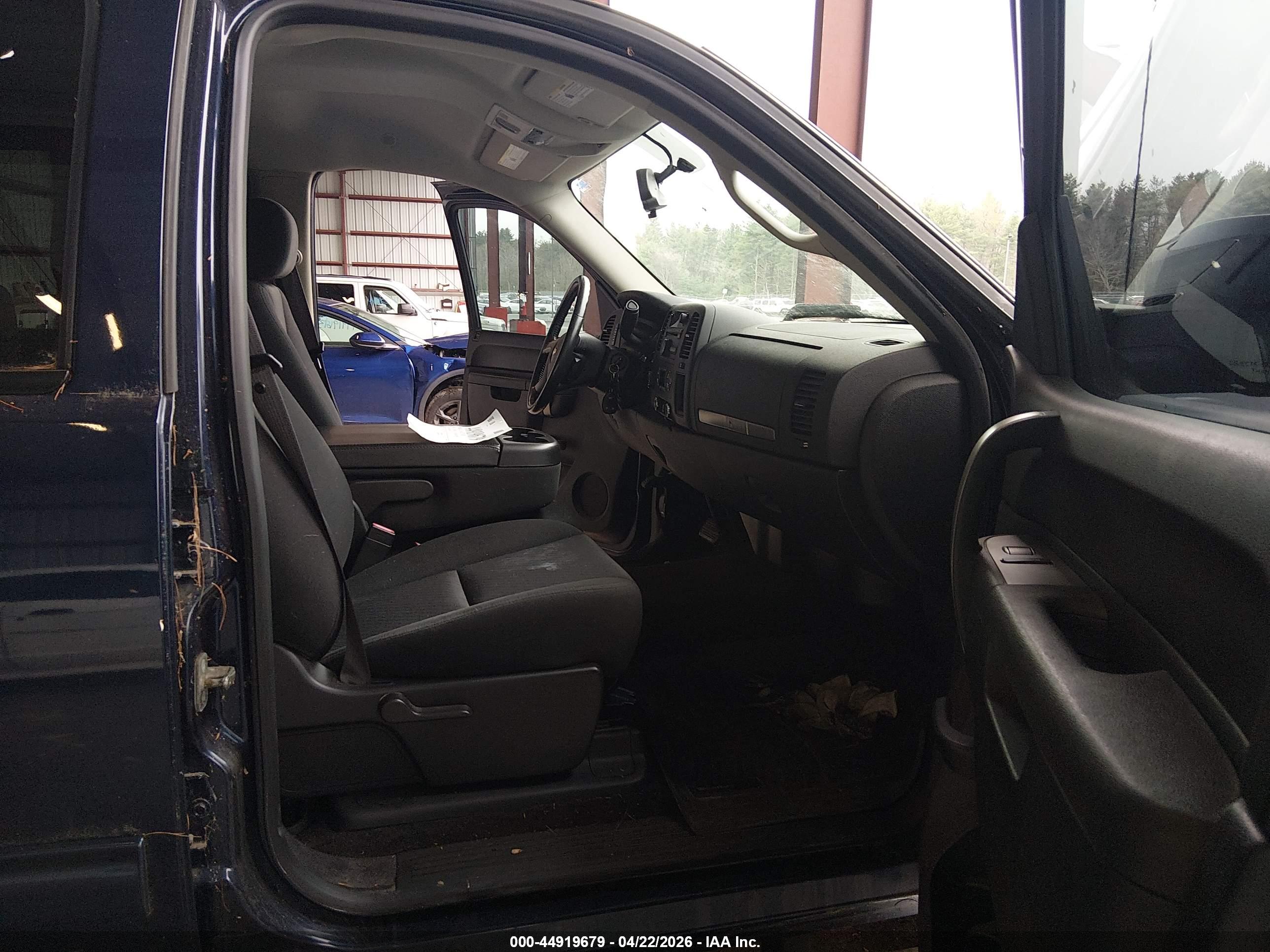 CHEVROLET SILVERADO image 5