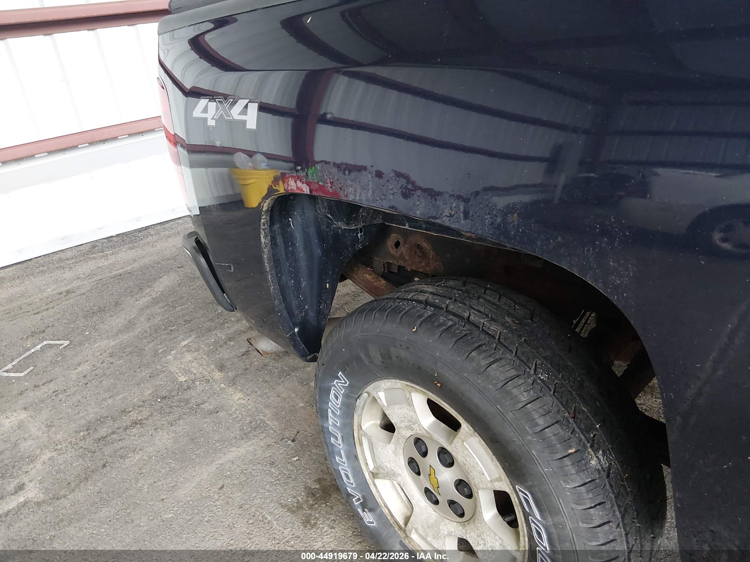 CHEVROLET SILVERADO image 6