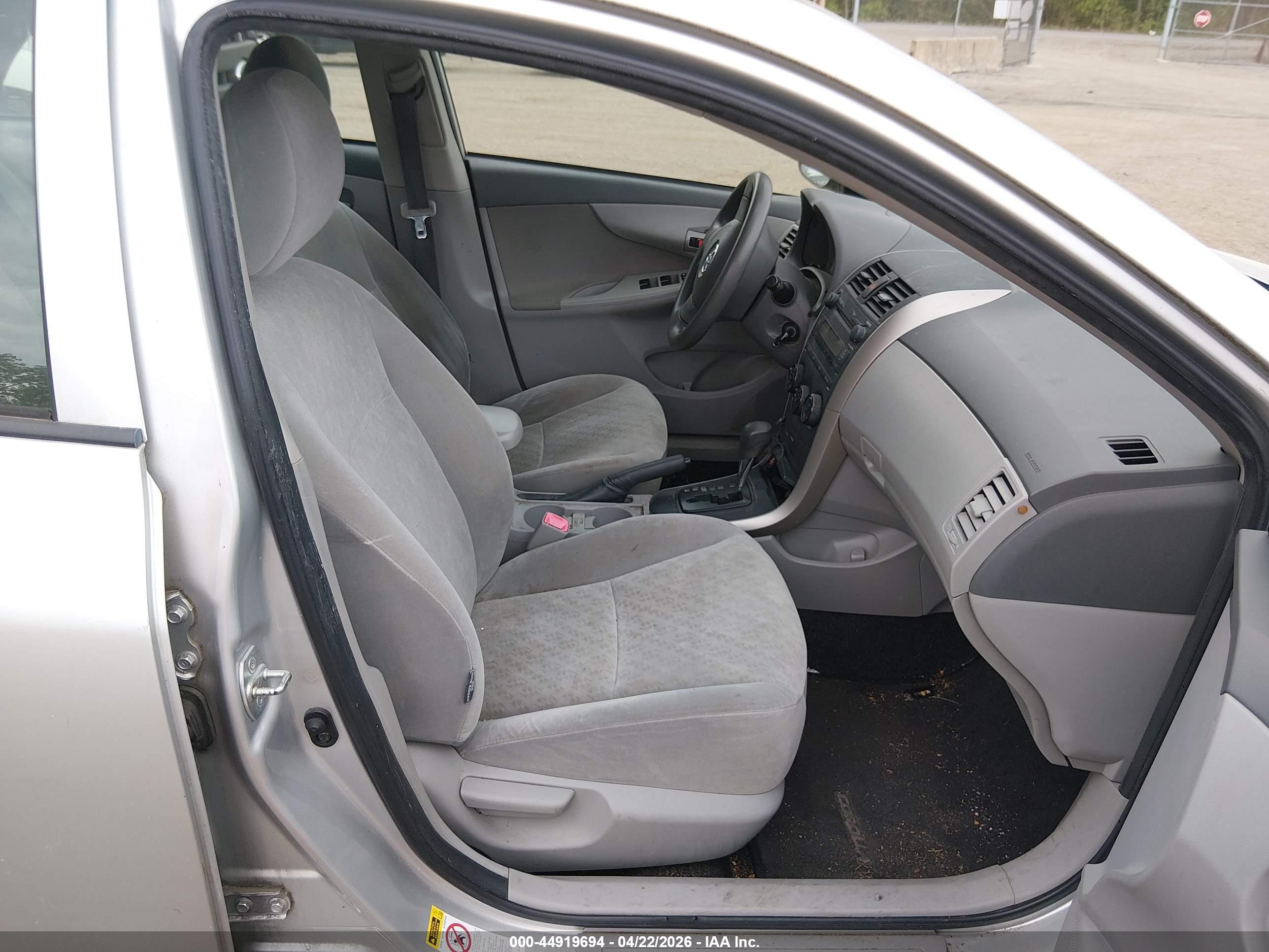 TOYOTA COROLLA image 5