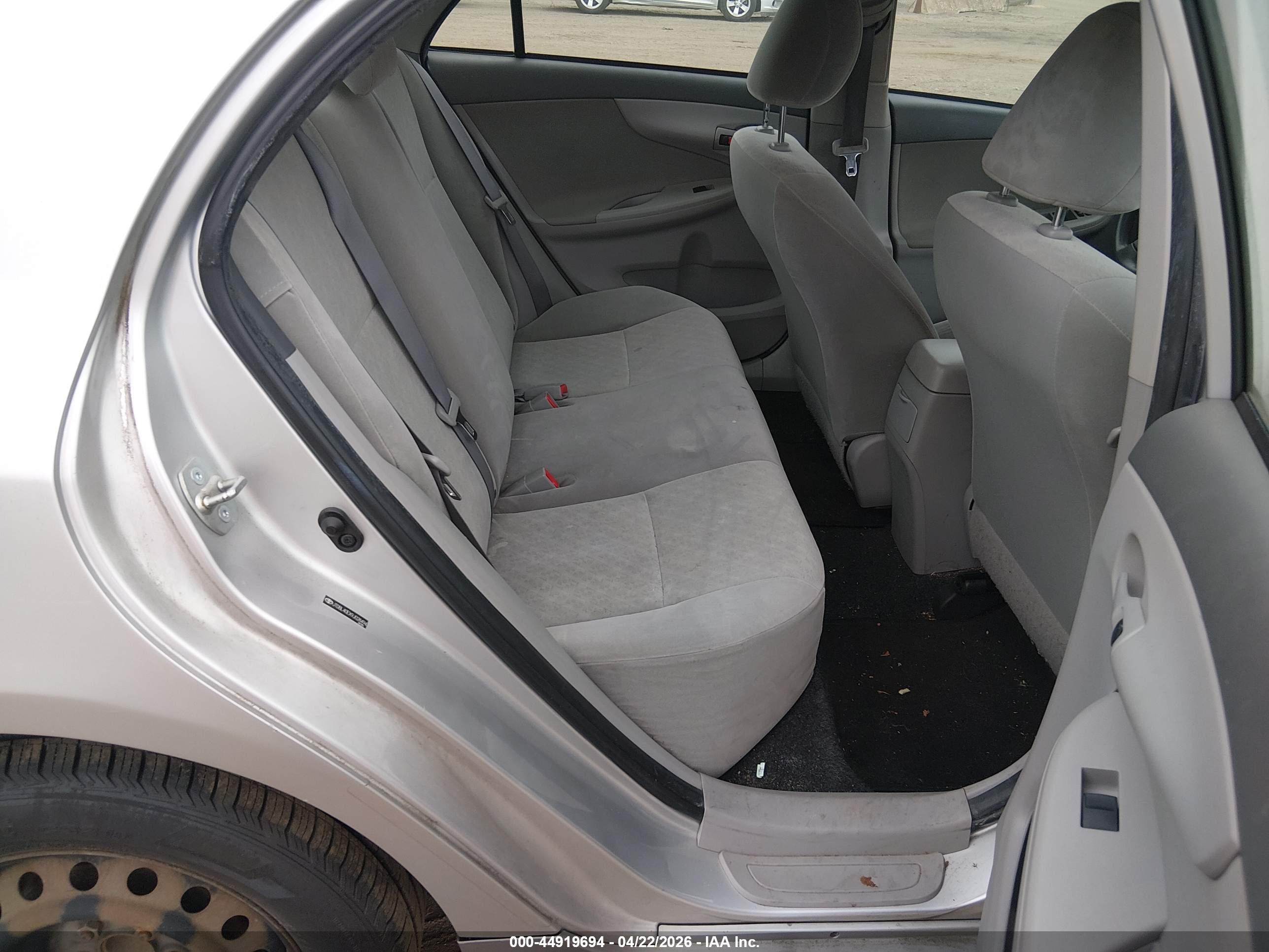 TOYOTA COROLLA image 8