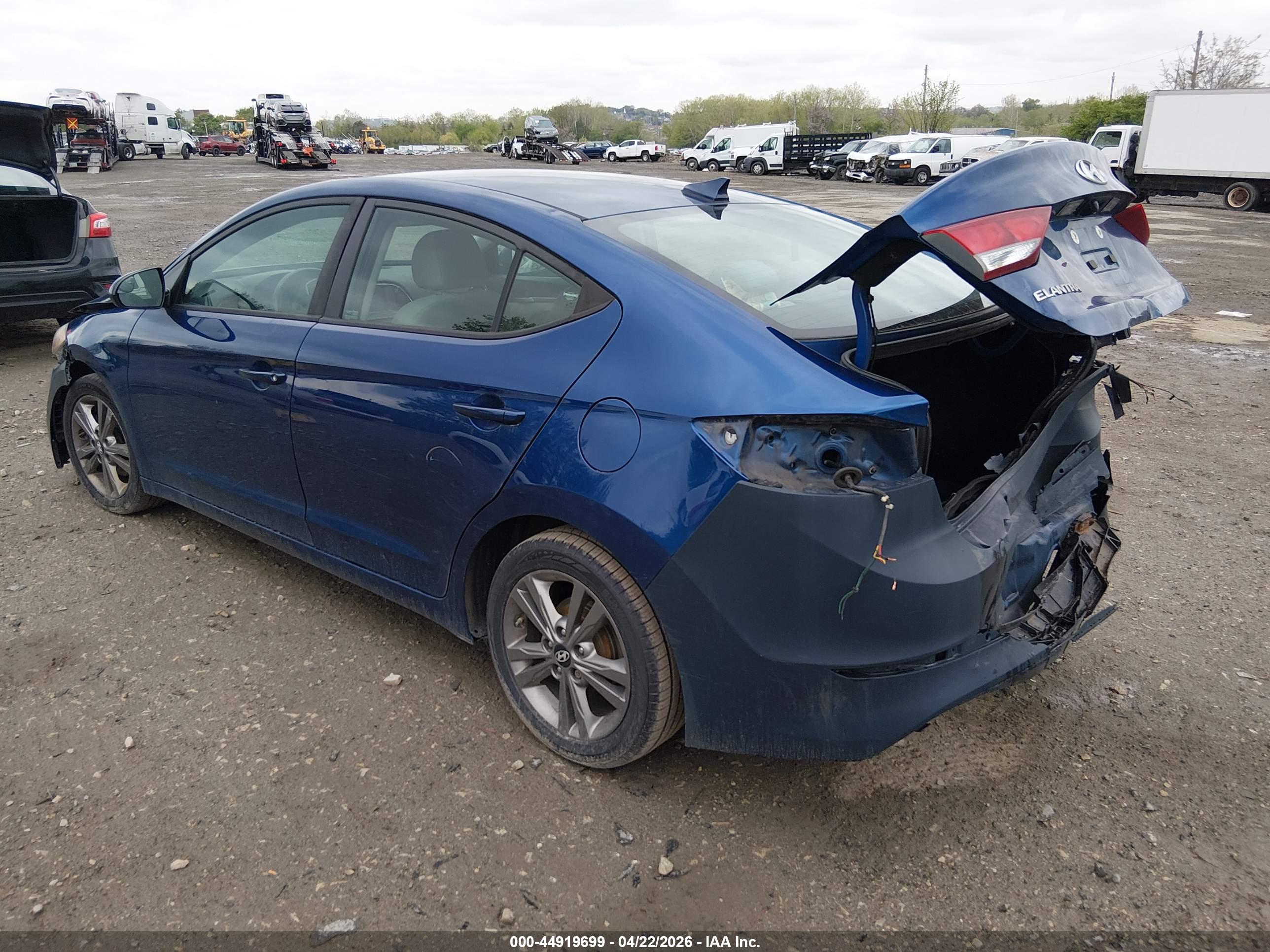 HYUNDAI ELANTRA image 3
