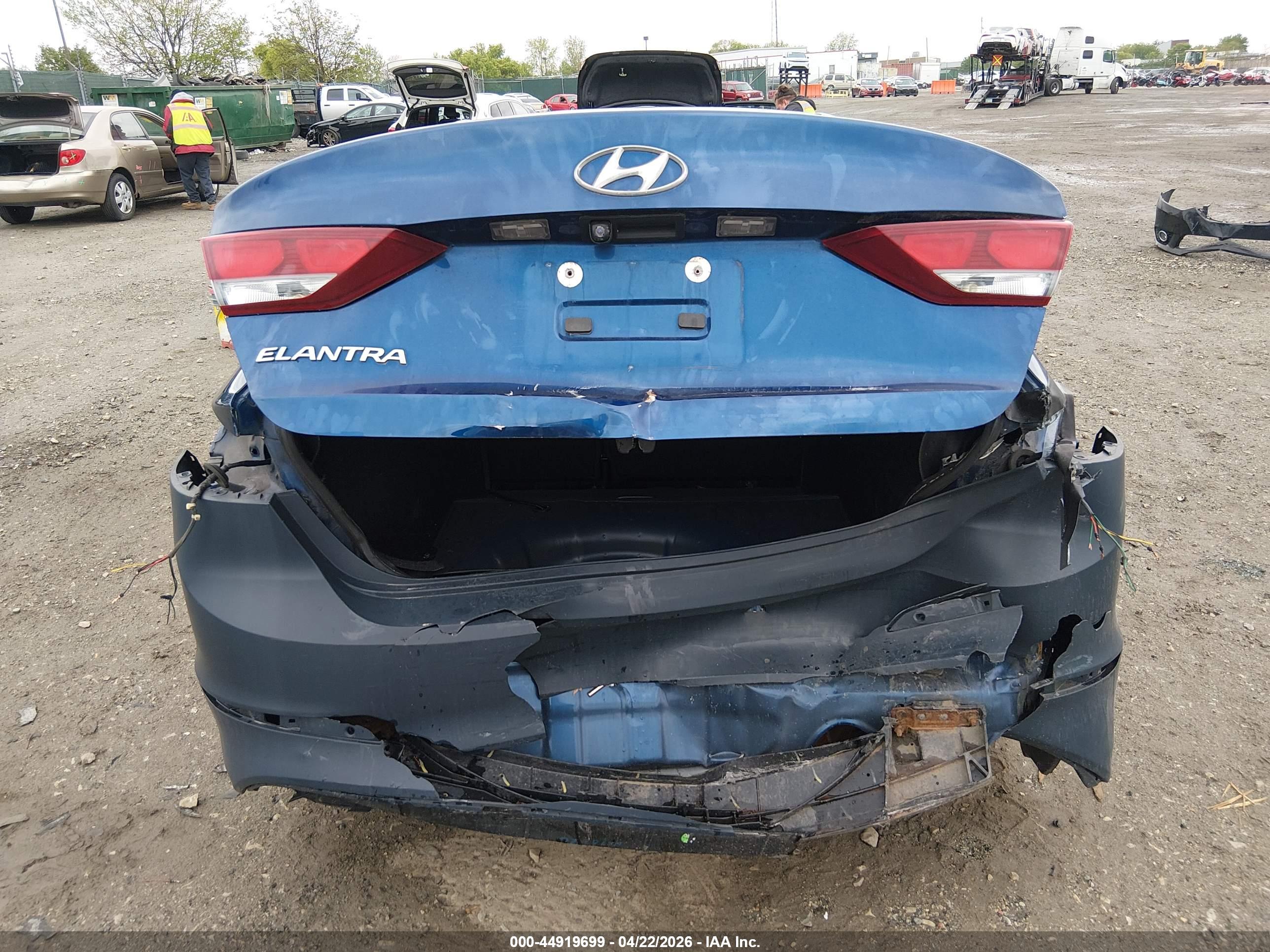 HYUNDAI ELANTRA image 6