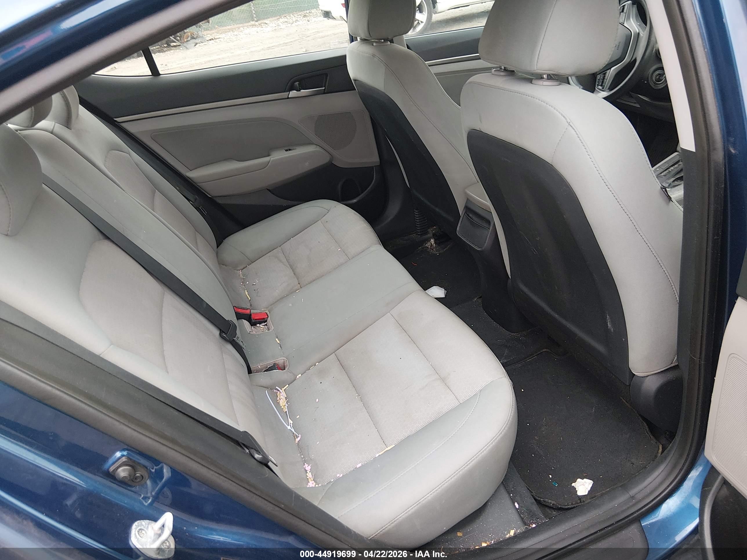 HYUNDAI ELANTRA image 8