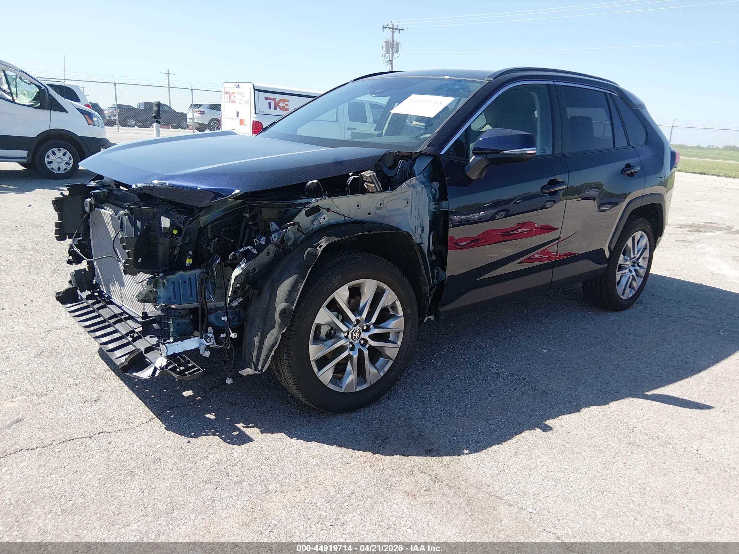 TOYOTA RAV4 image 2