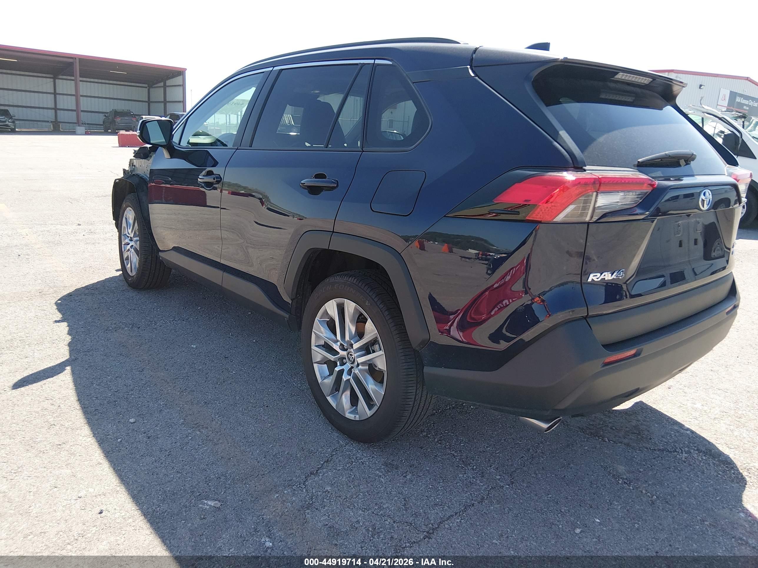 TOYOTA RAV4 image 3