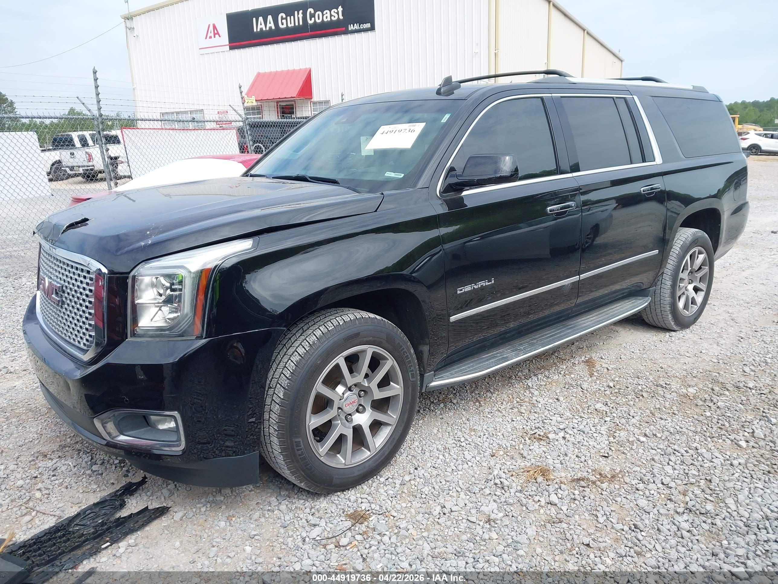 GMC YUKON image 2
