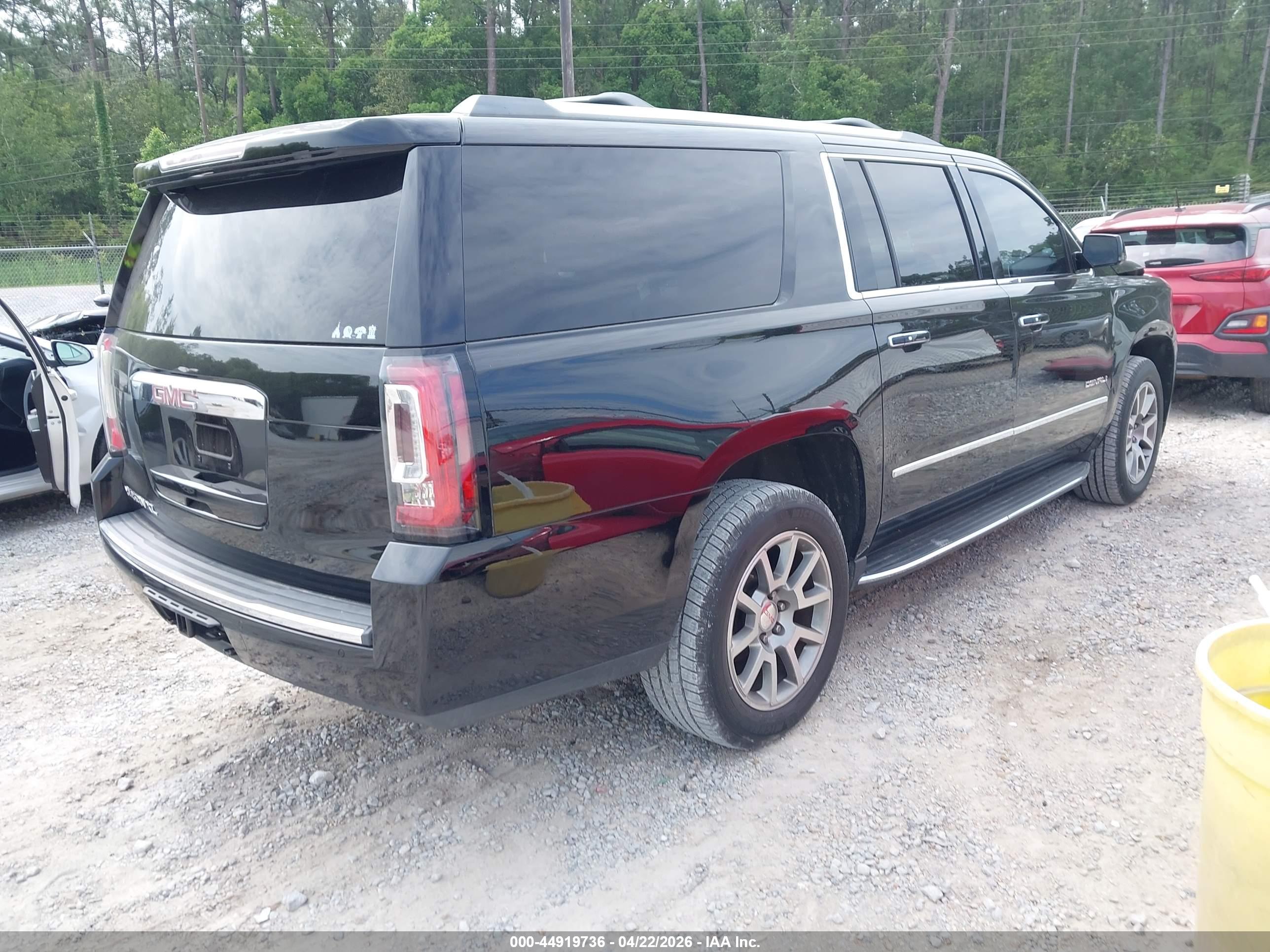 GMC YUKON image 4