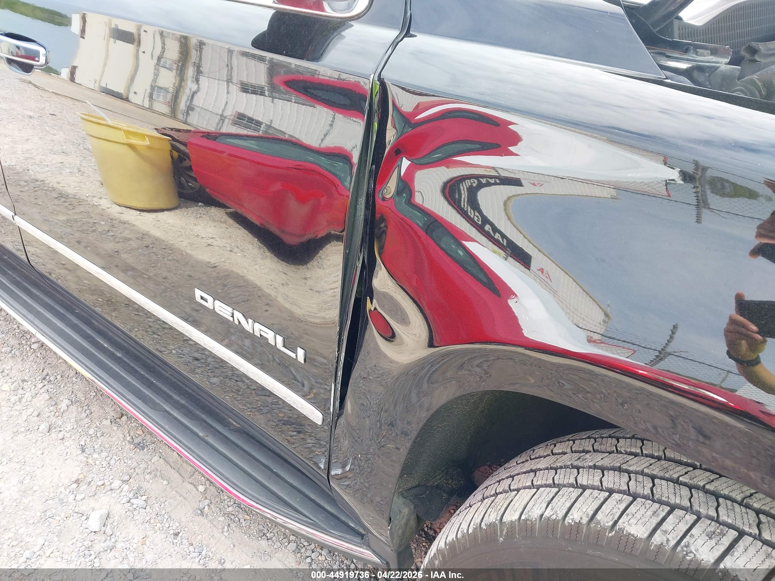 GMC YUKON image 6