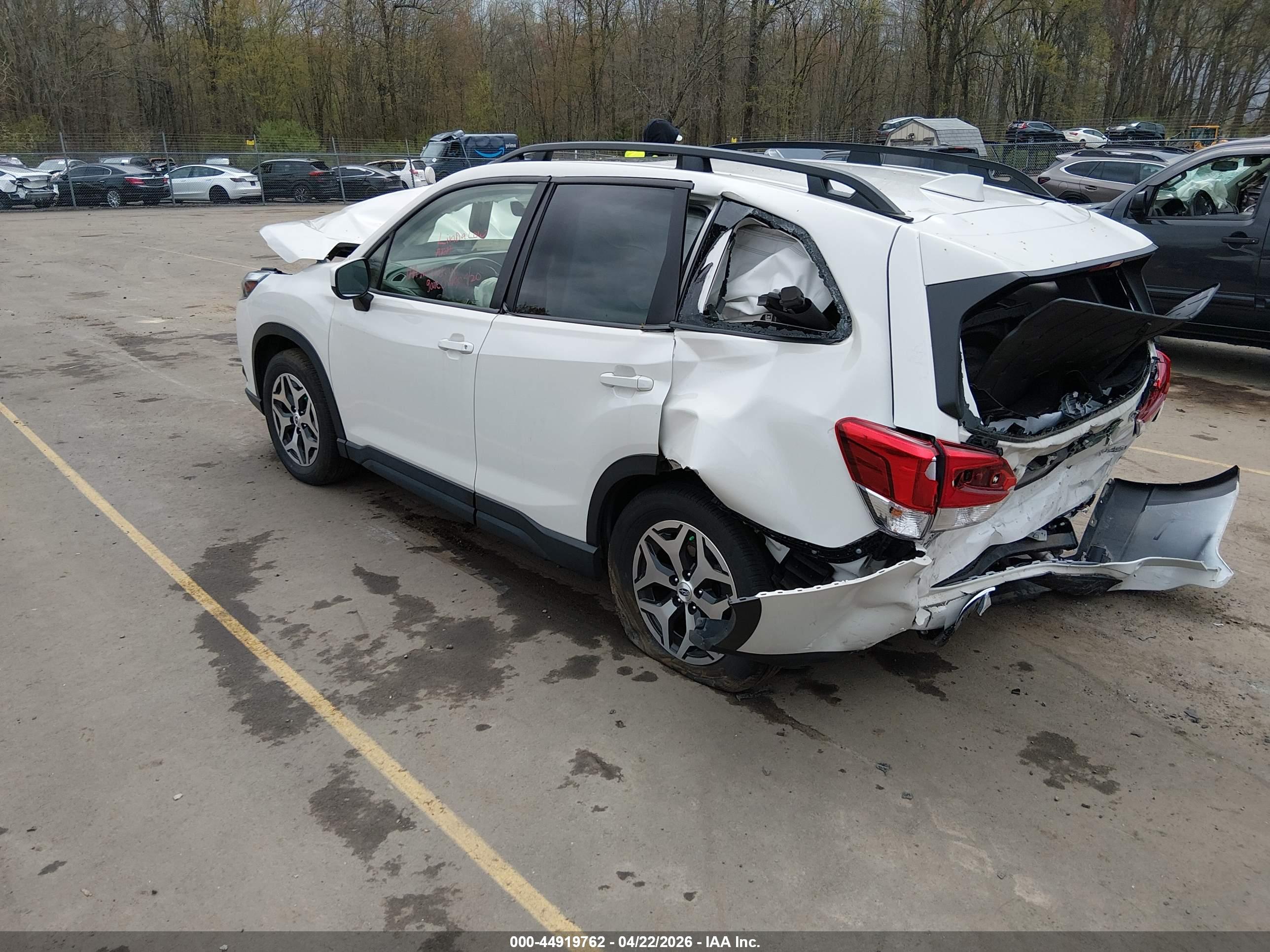 SUBARU FORESTER image 3