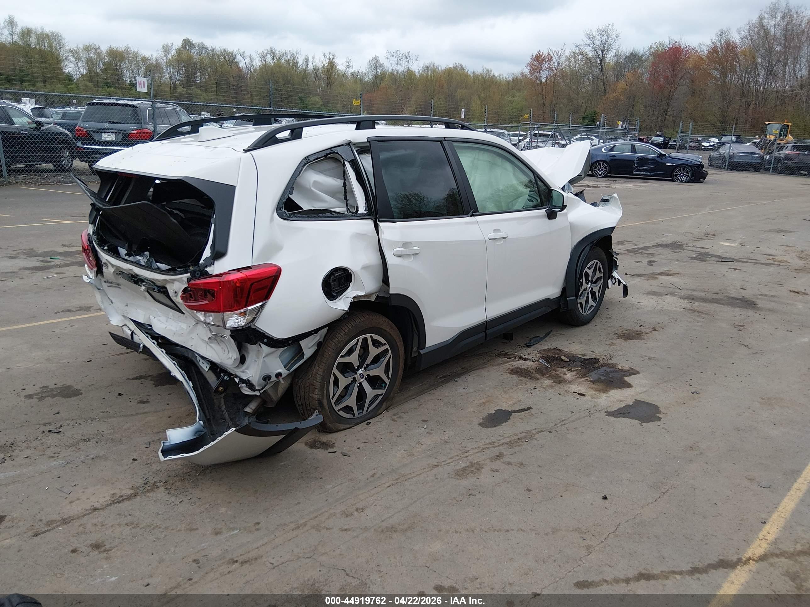 SUBARU FORESTER image 4