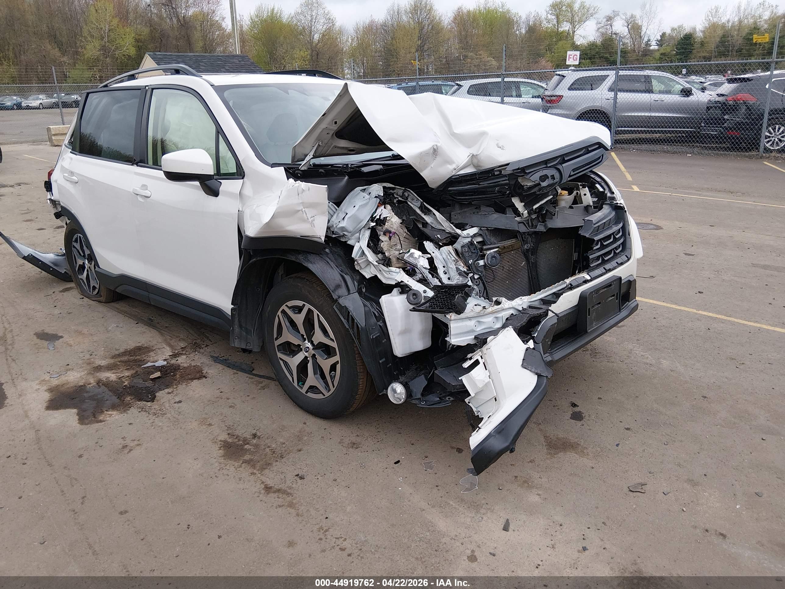 SUBARU FORESTER image 6