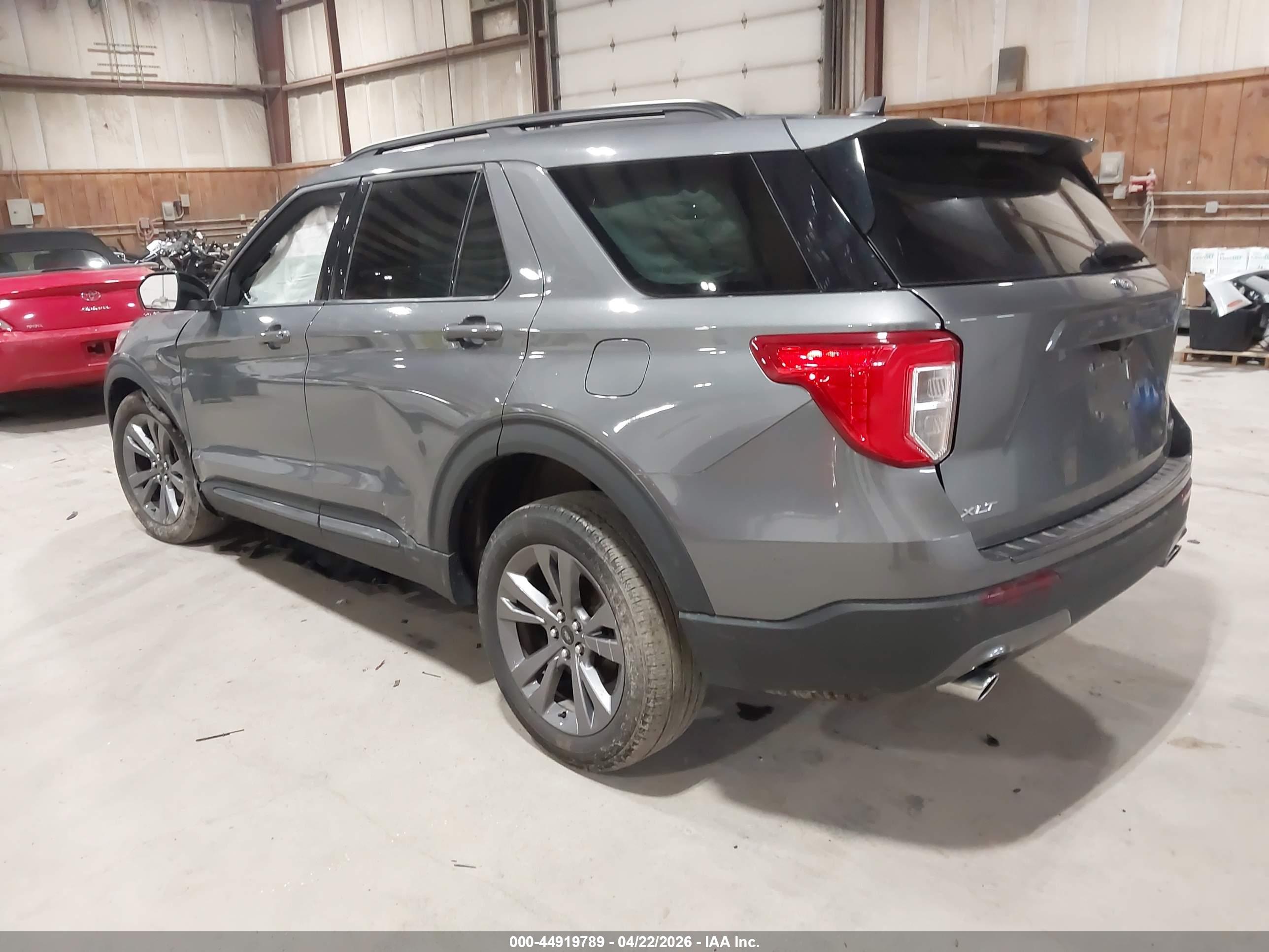 FORD EXPLORER image 3