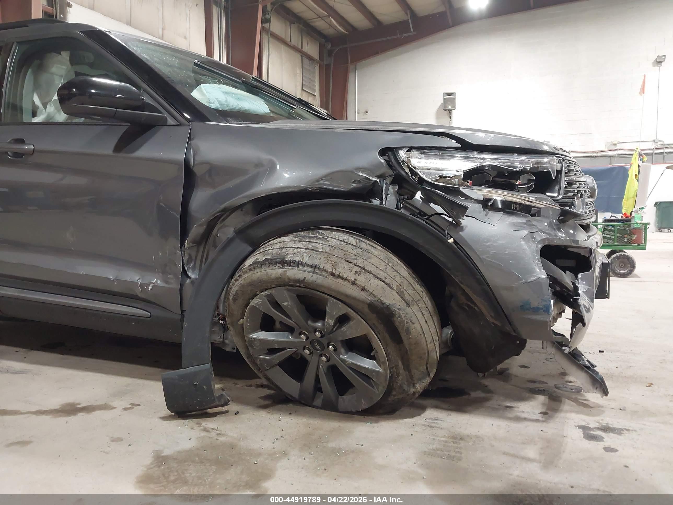 FORD EXPLORER image 6