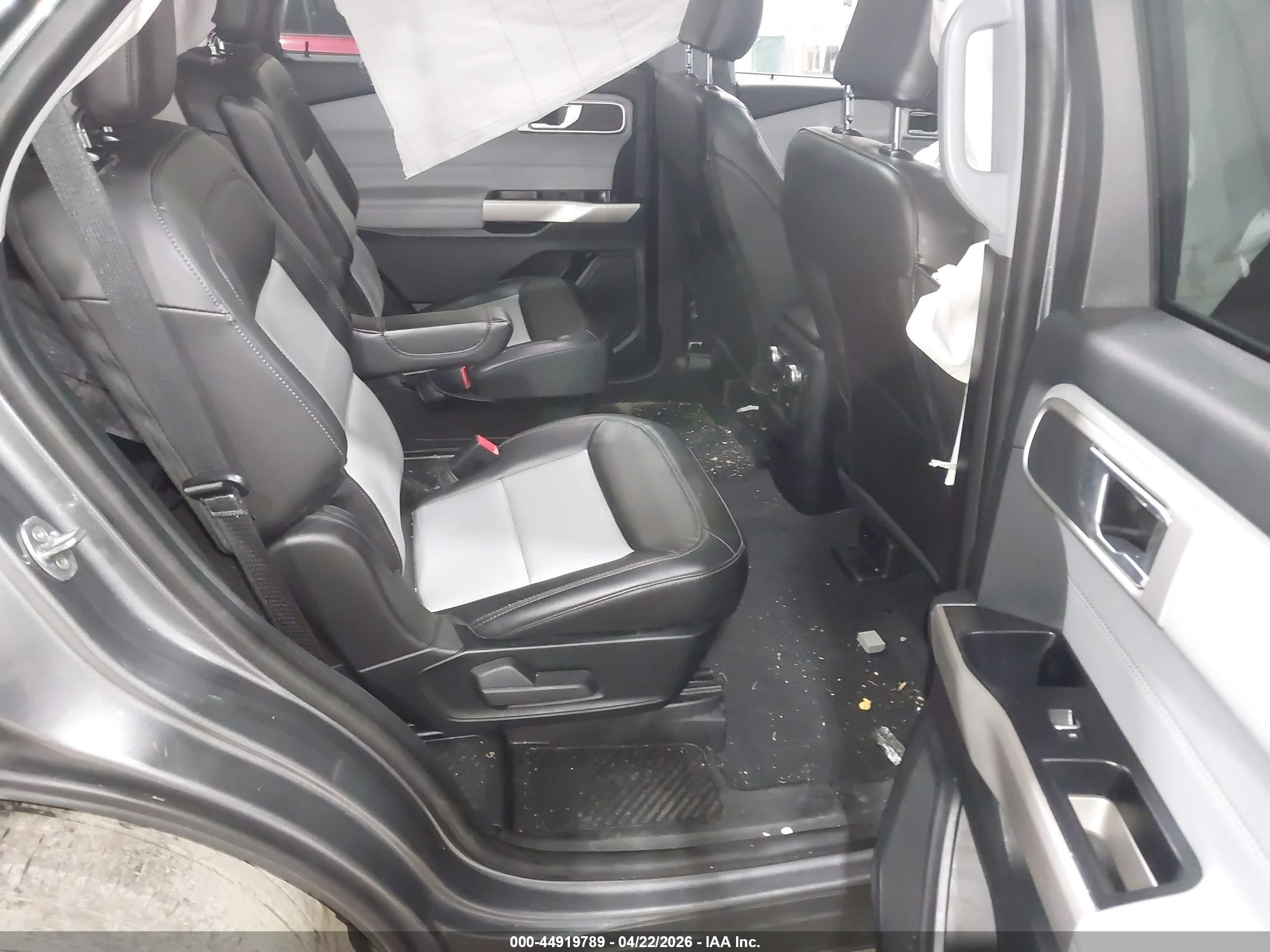 FORD EXPLORER image 8