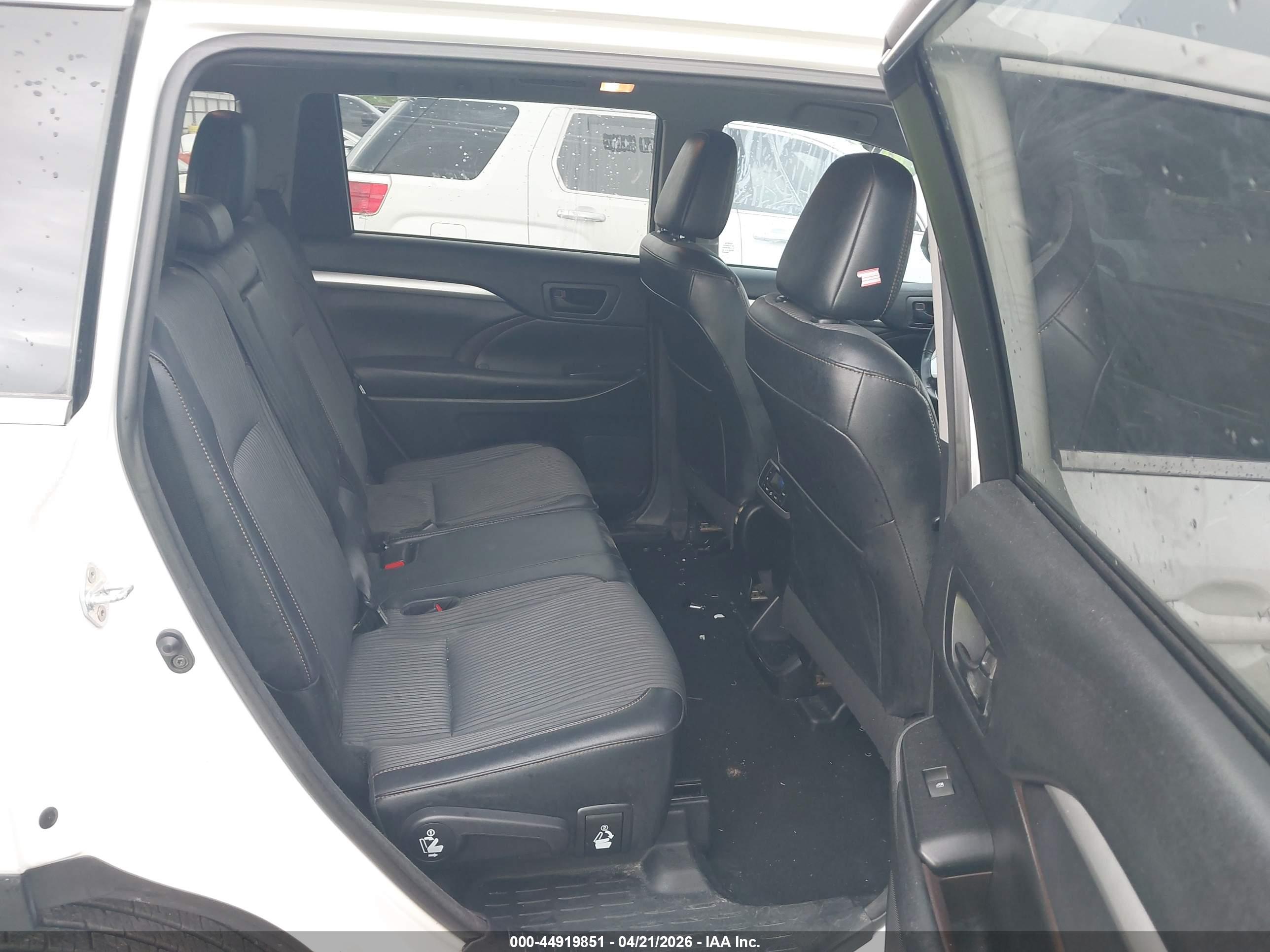 TOYOTA HIGHLANDER image 8