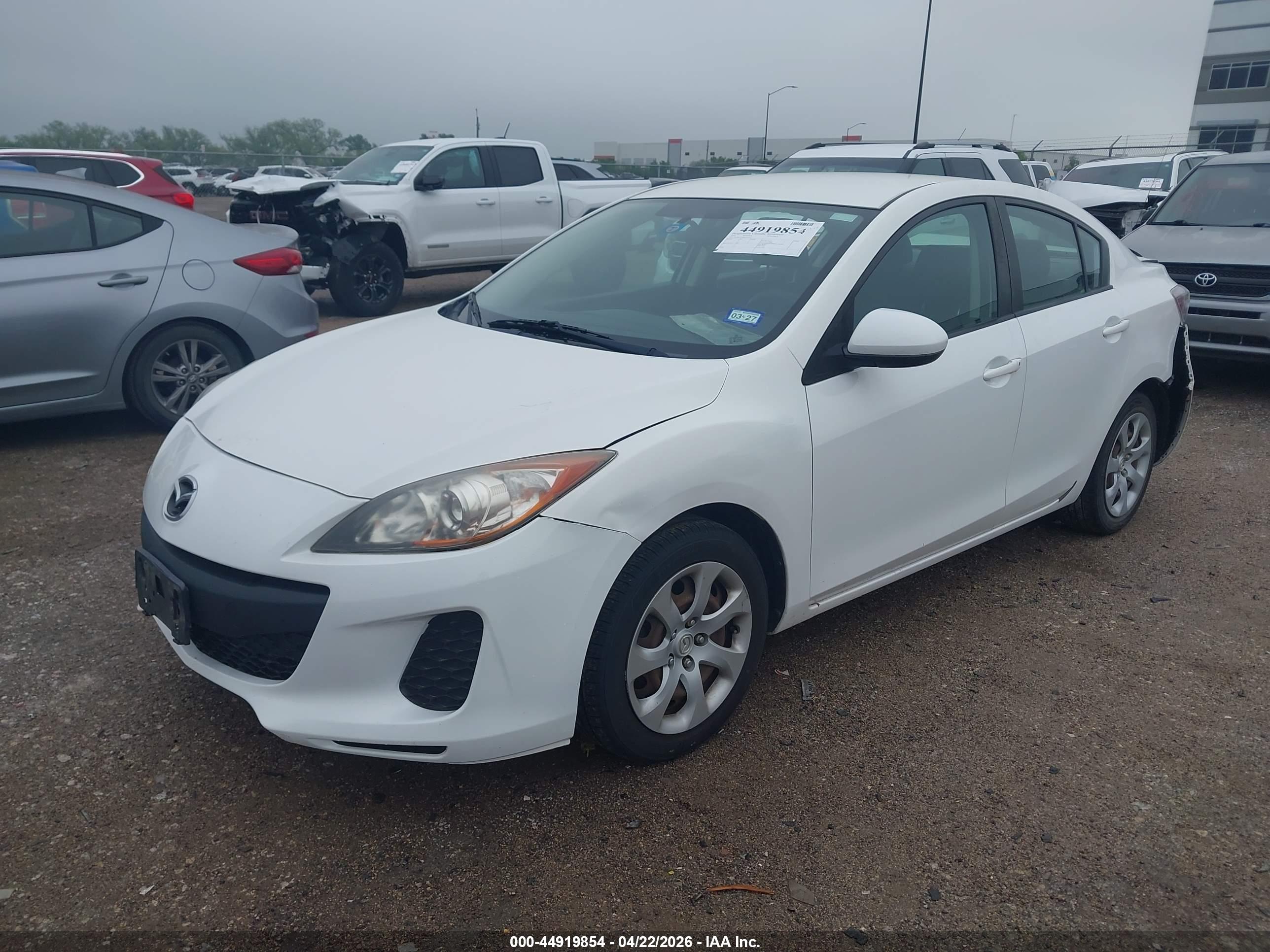 MAZDA MAZDA3 image 2