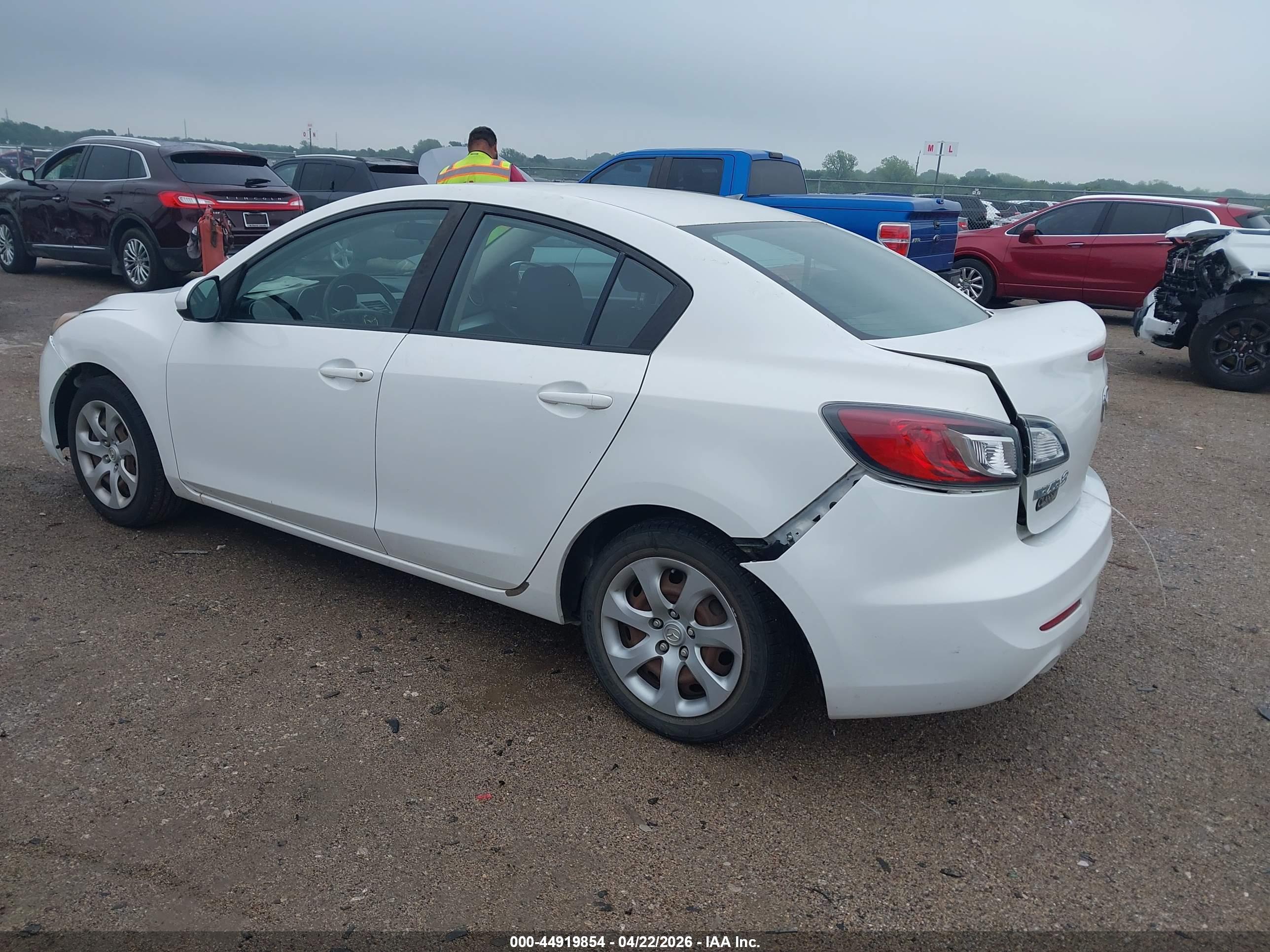 MAZDA MAZDA3 image 3
