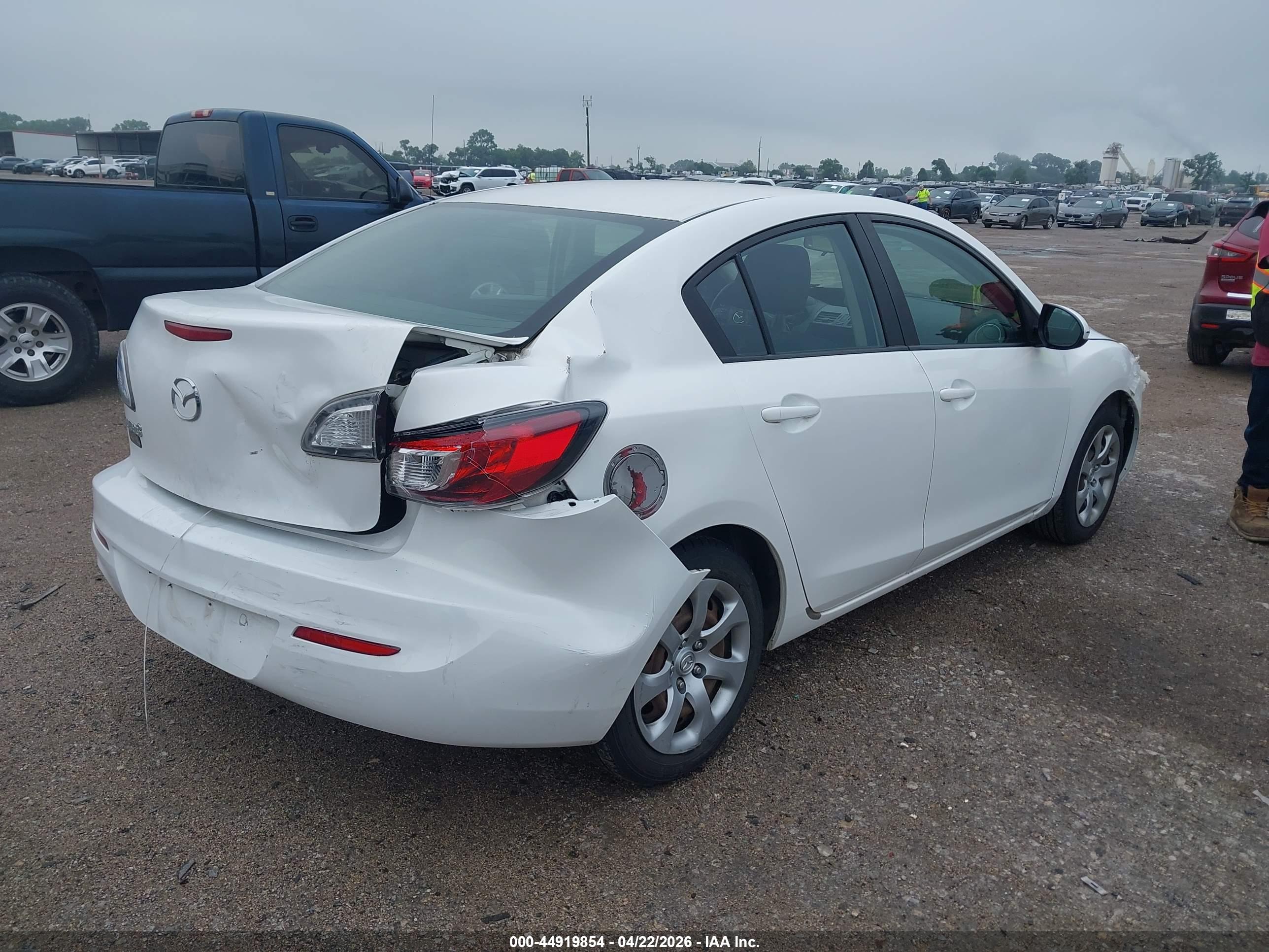 MAZDA MAZDA3 image 4