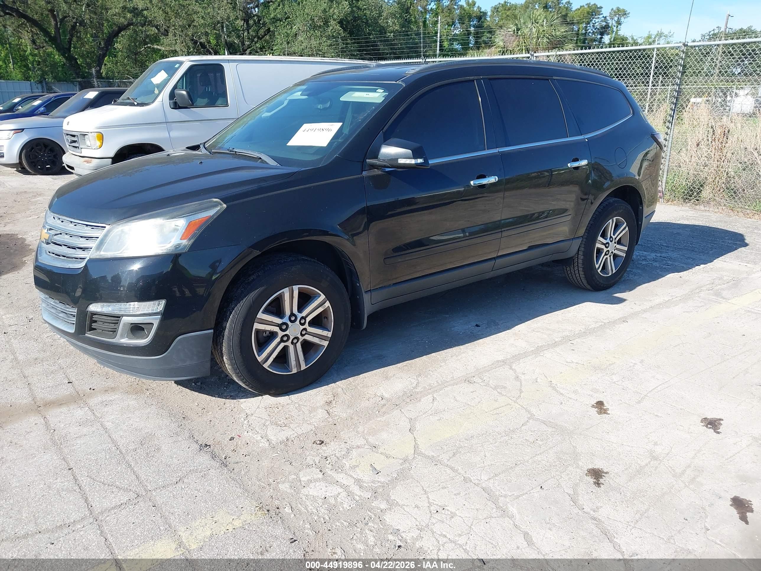 CHEVROLET TRAVERSE image 2
