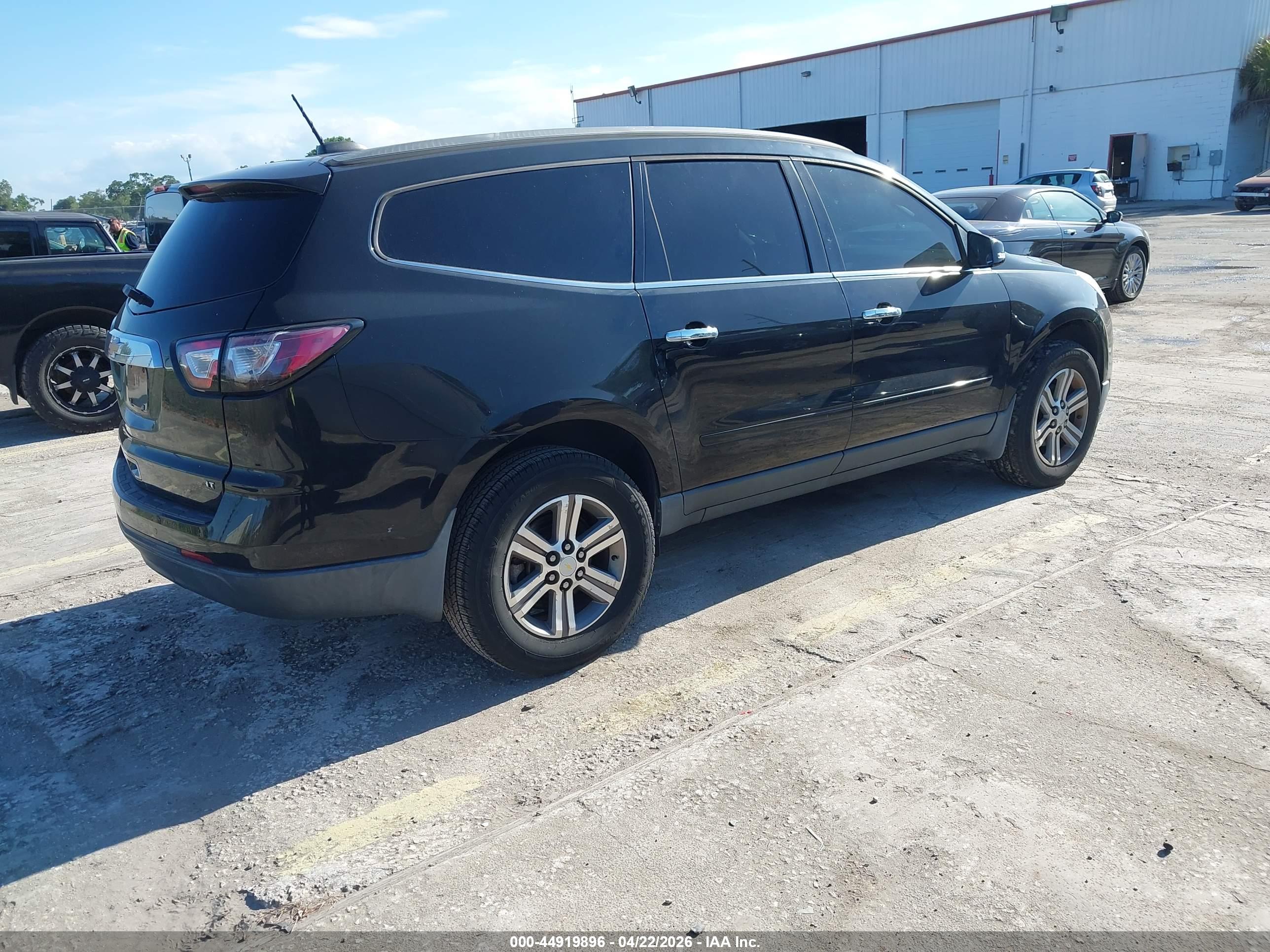 CHEVROLET TRAVERSE image 4