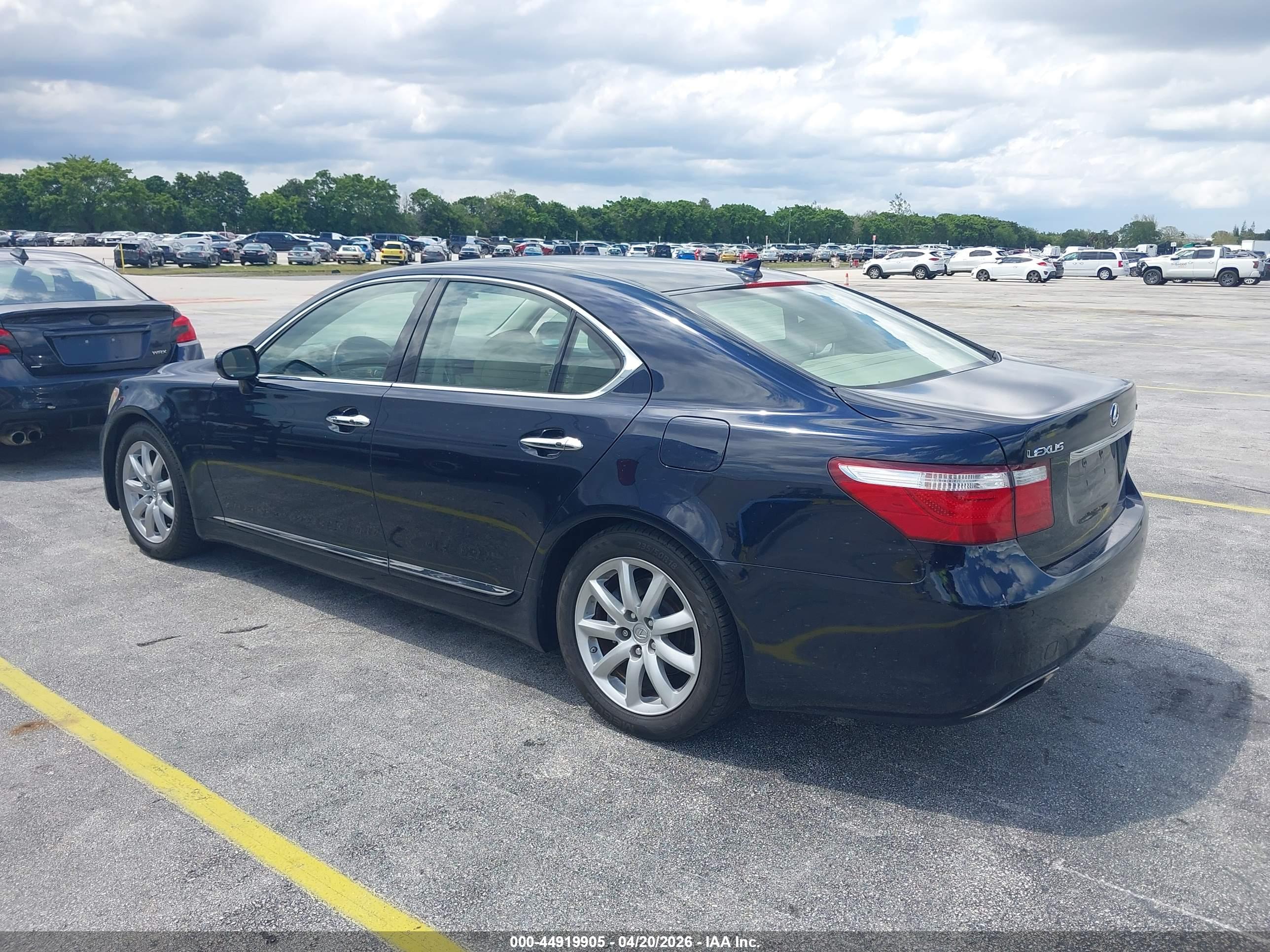 LEXUS LS image 3