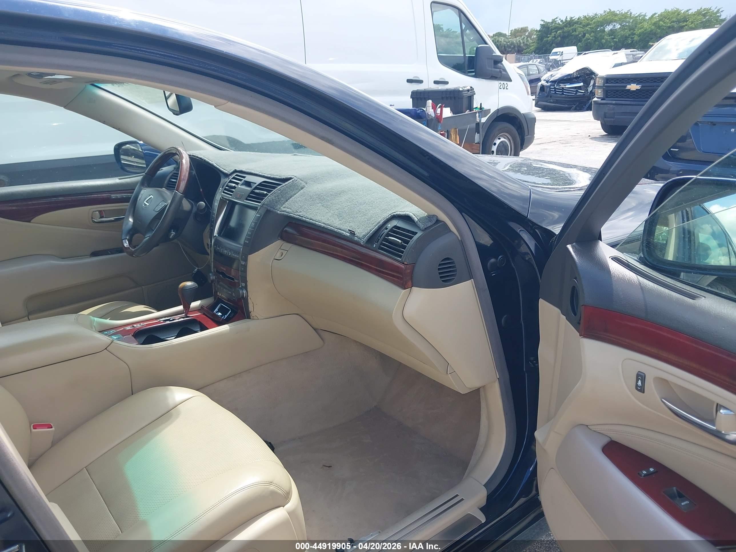LEXUS LS image 5